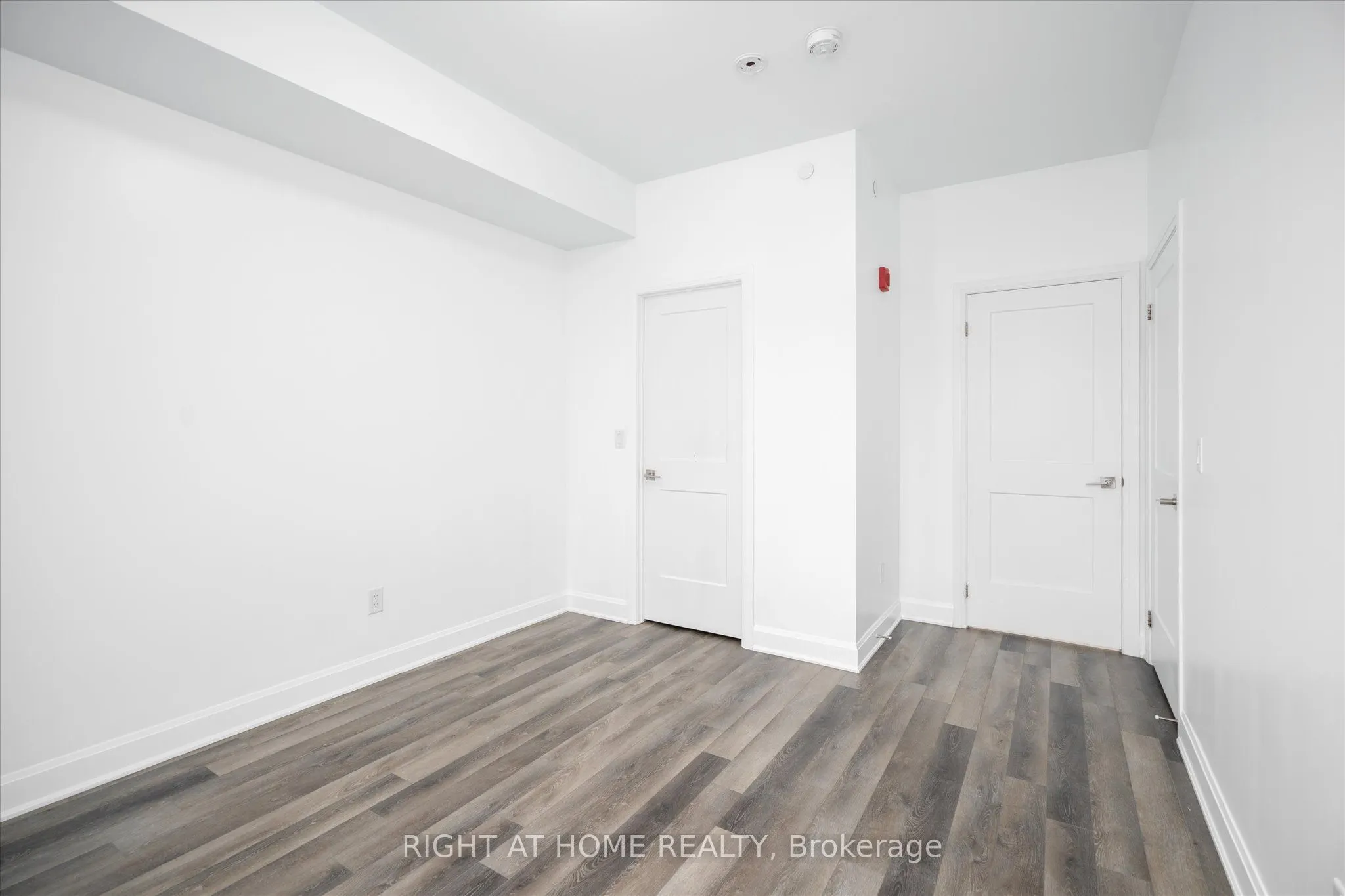 50 Lakebreeze Drive #321