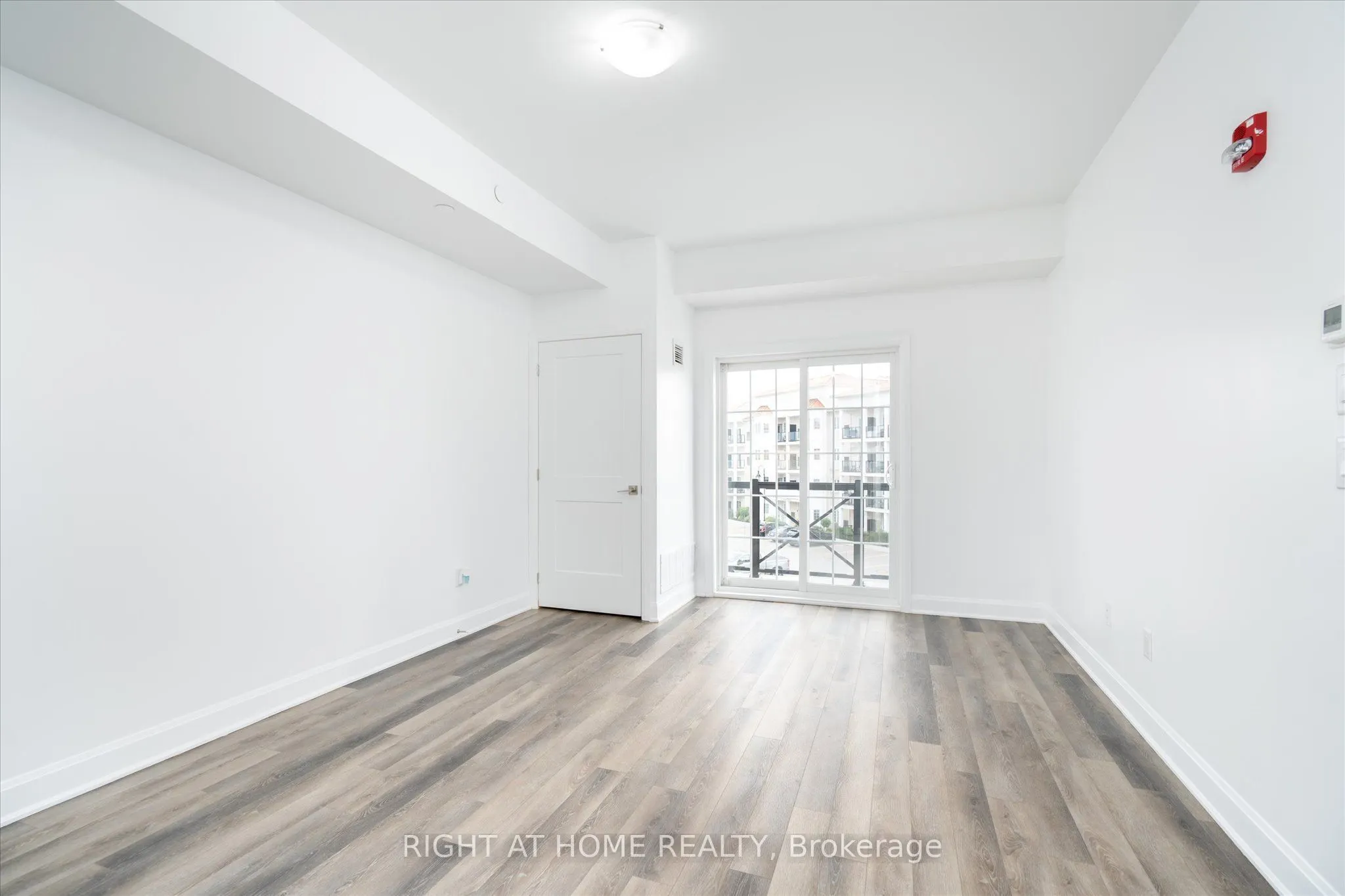50 Lakebreeze Drive #321