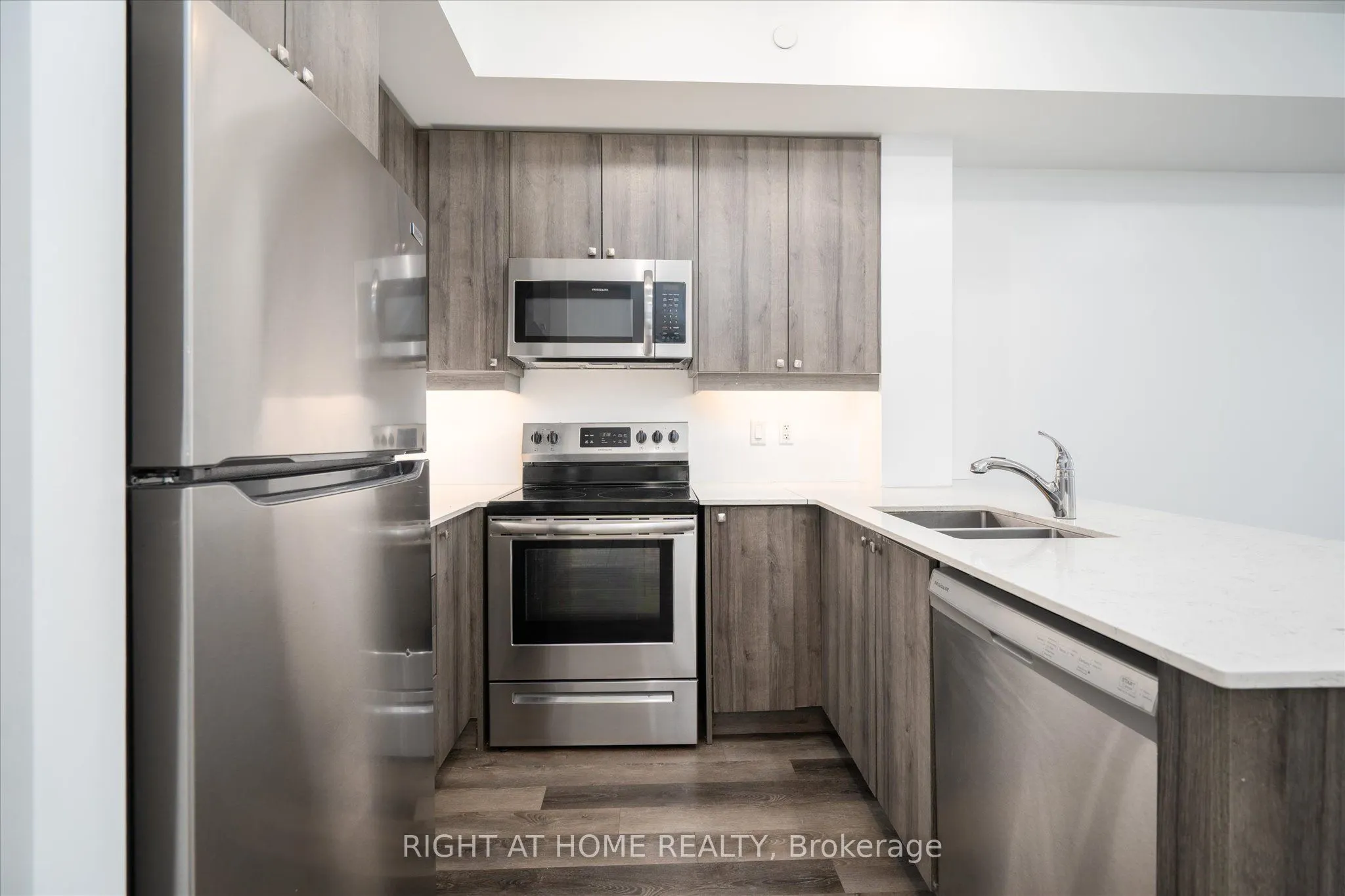 50 Lakebreeze Drive #321