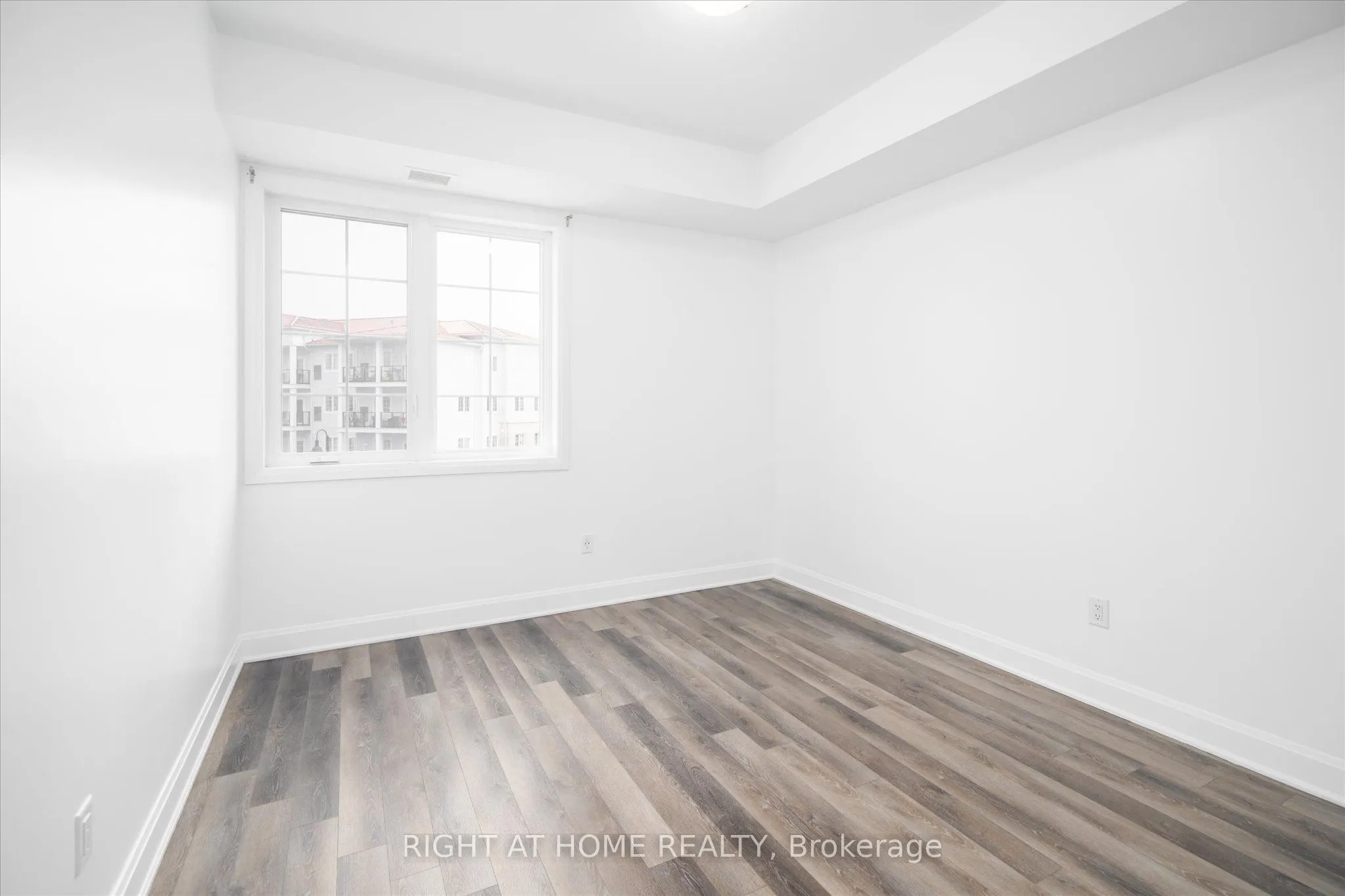 50 Lakebreeze Drive #321