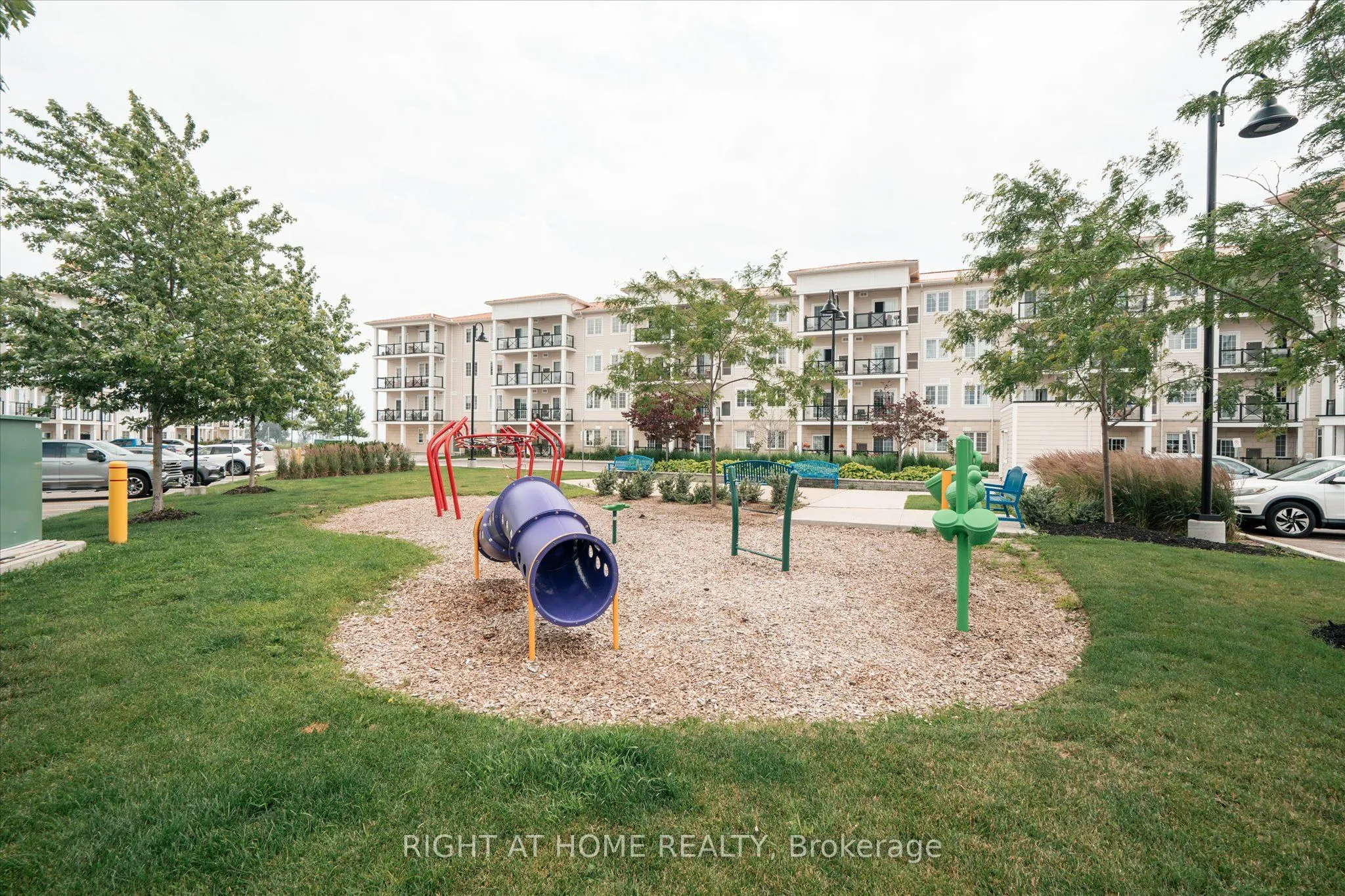 50 Lakebreeze Drive #321