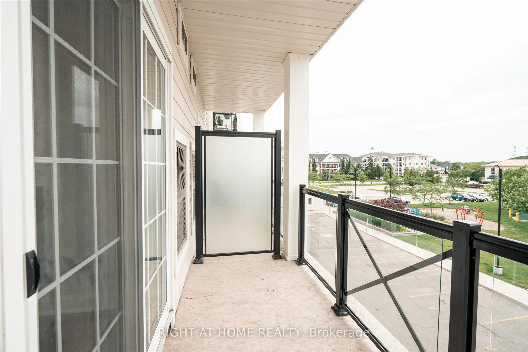 50 Lakebreeze Drive #321