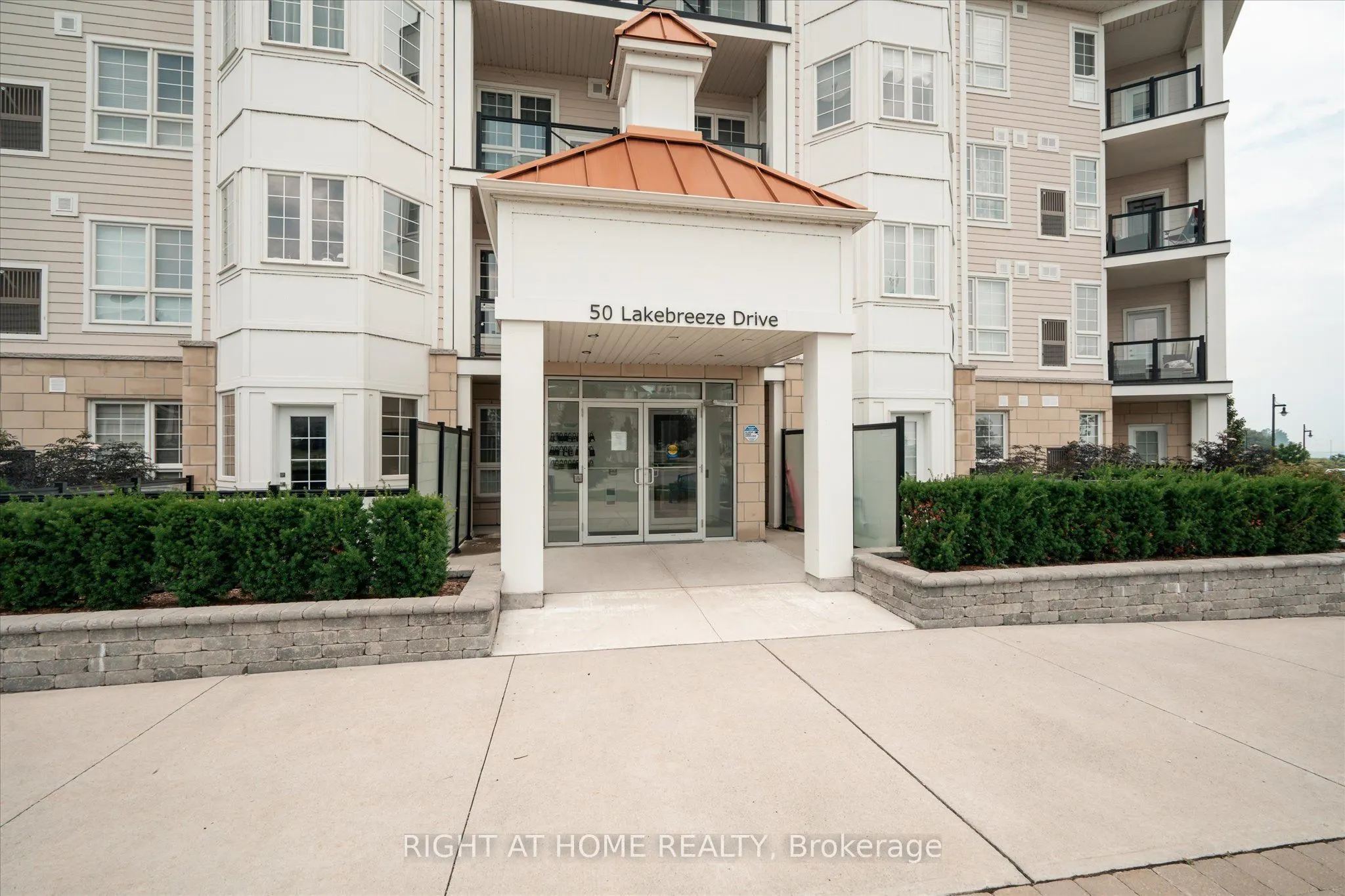 50 Lakebreeze Drive #321