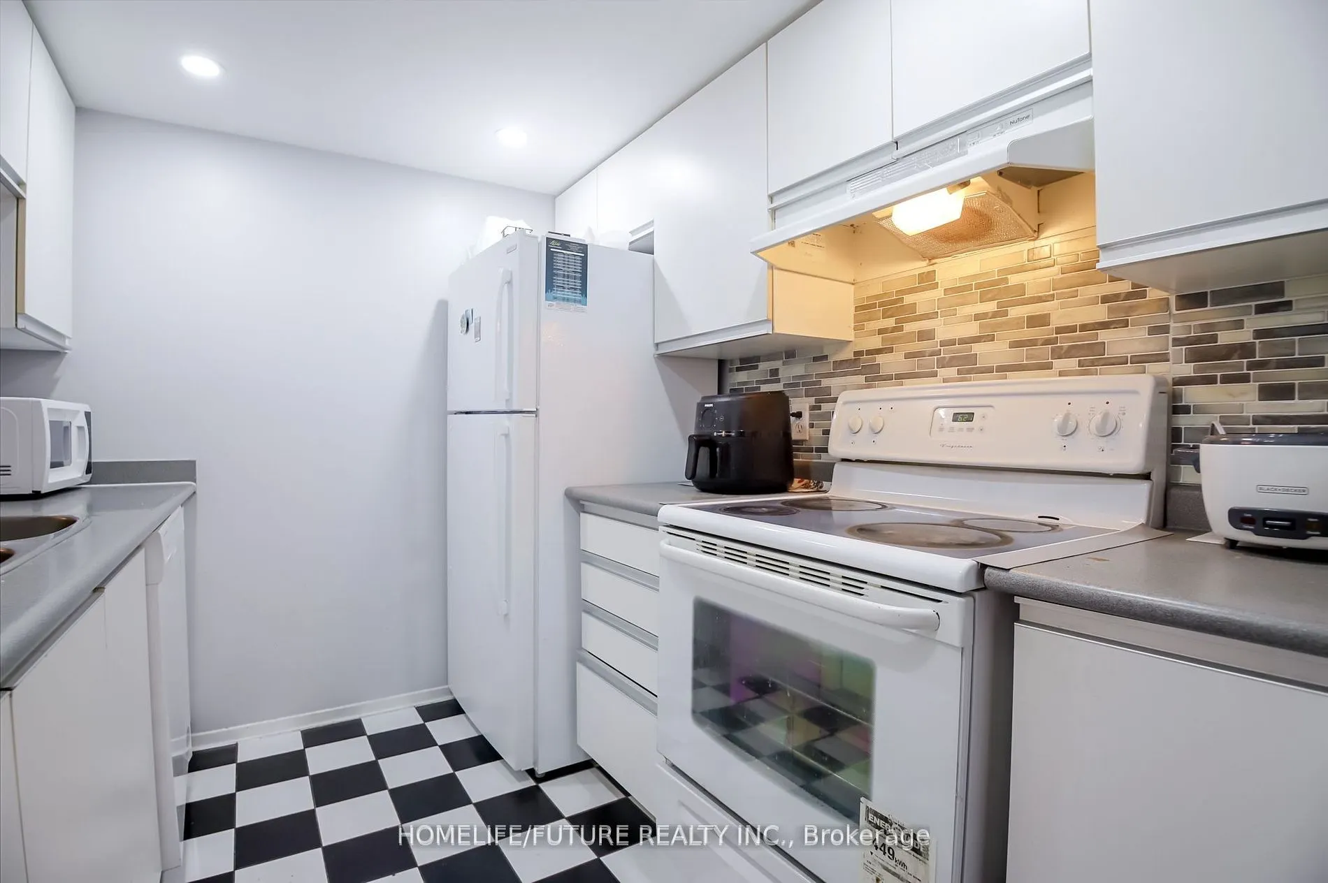 2550 Lawrence Avenue E #816
