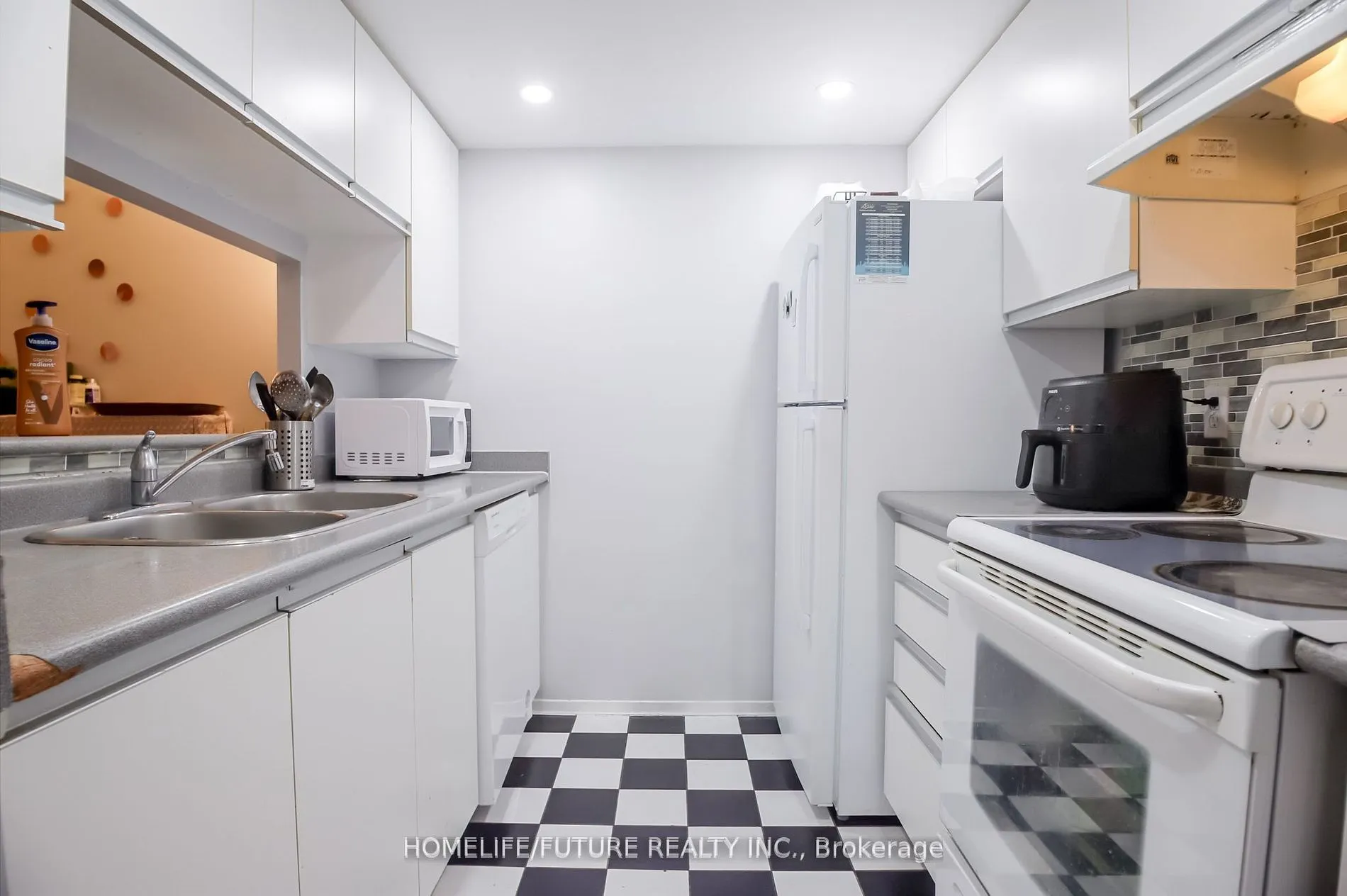 2550 Lawrence Avenue E #816