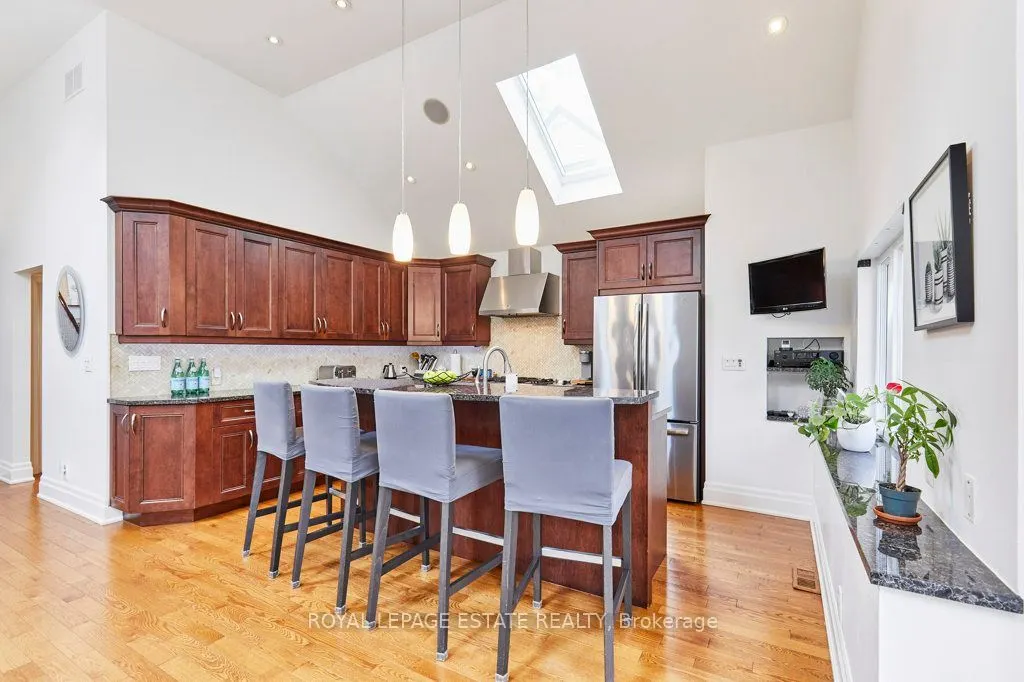10 Queensgrove Road