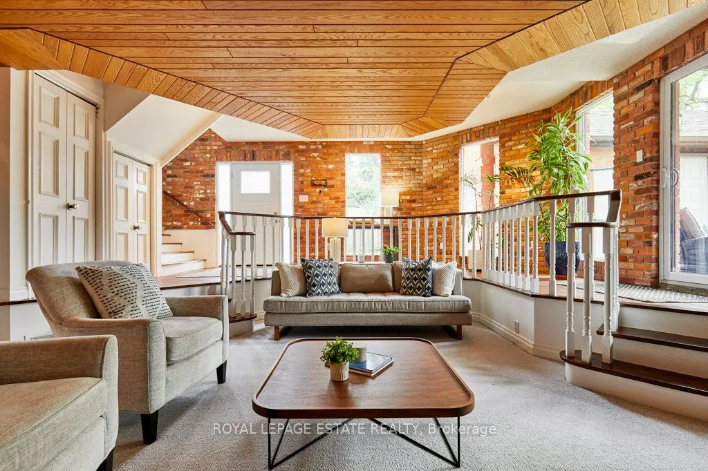 10 Queensgrove Road