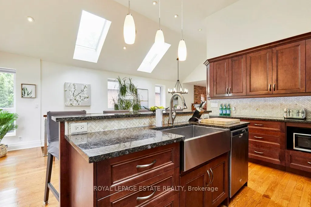 10 Queensgrove Road