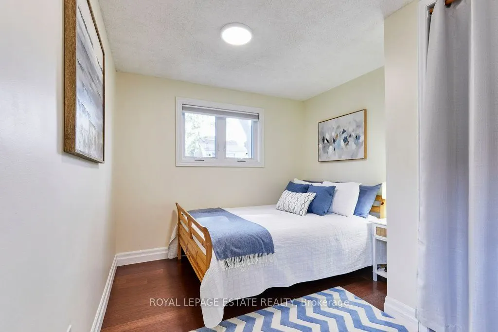 10 Queensgrove Road