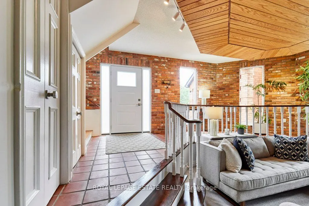 10 Queensgrove Road