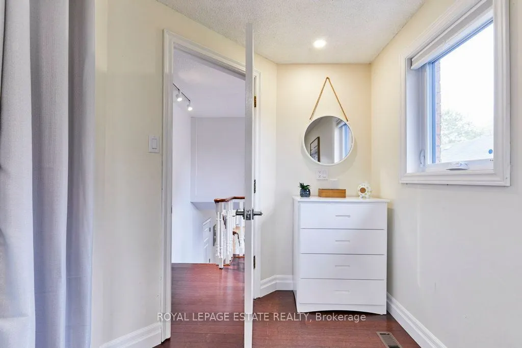 10 Queensgrove Road
