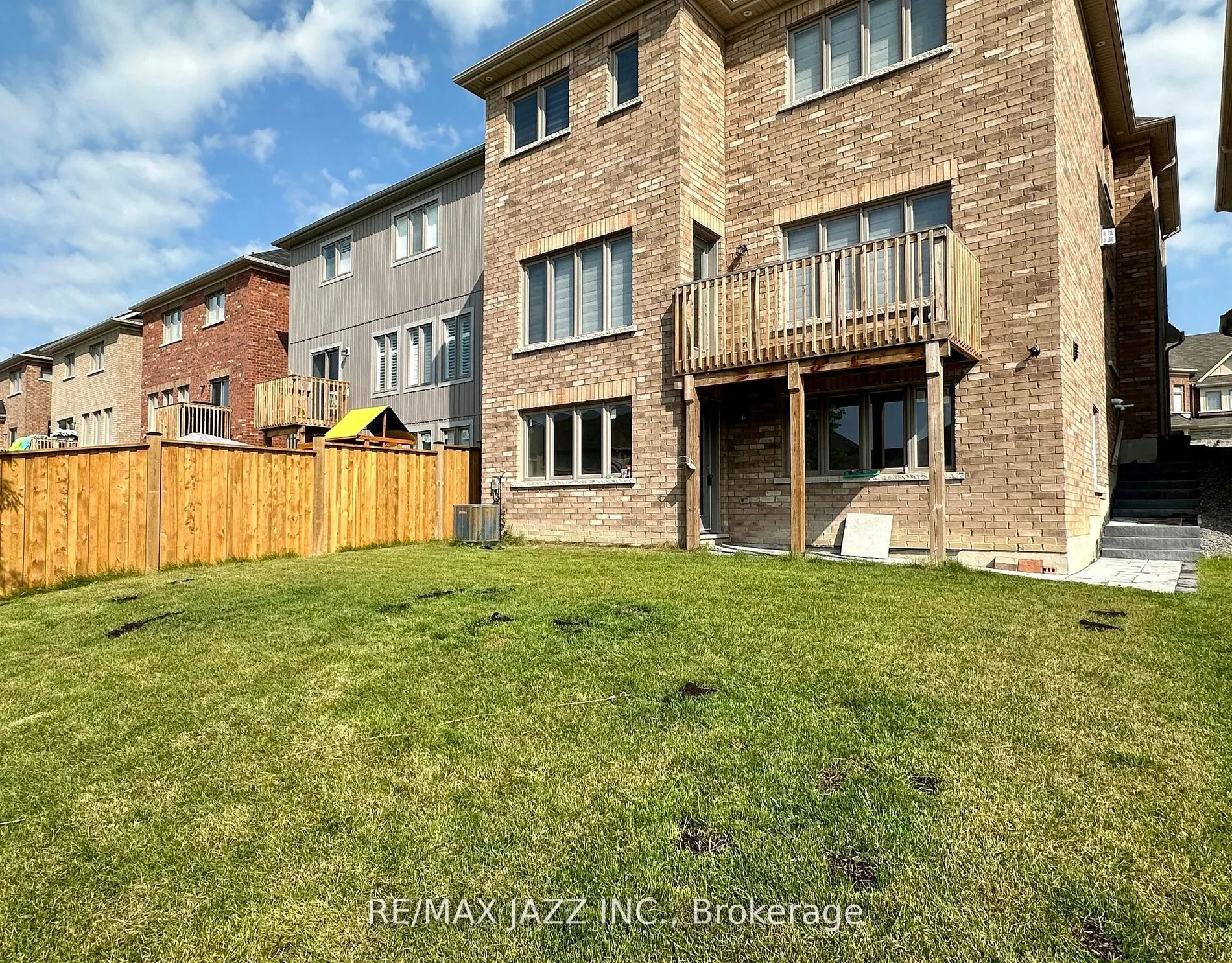 131 Courtney Street #UPPER