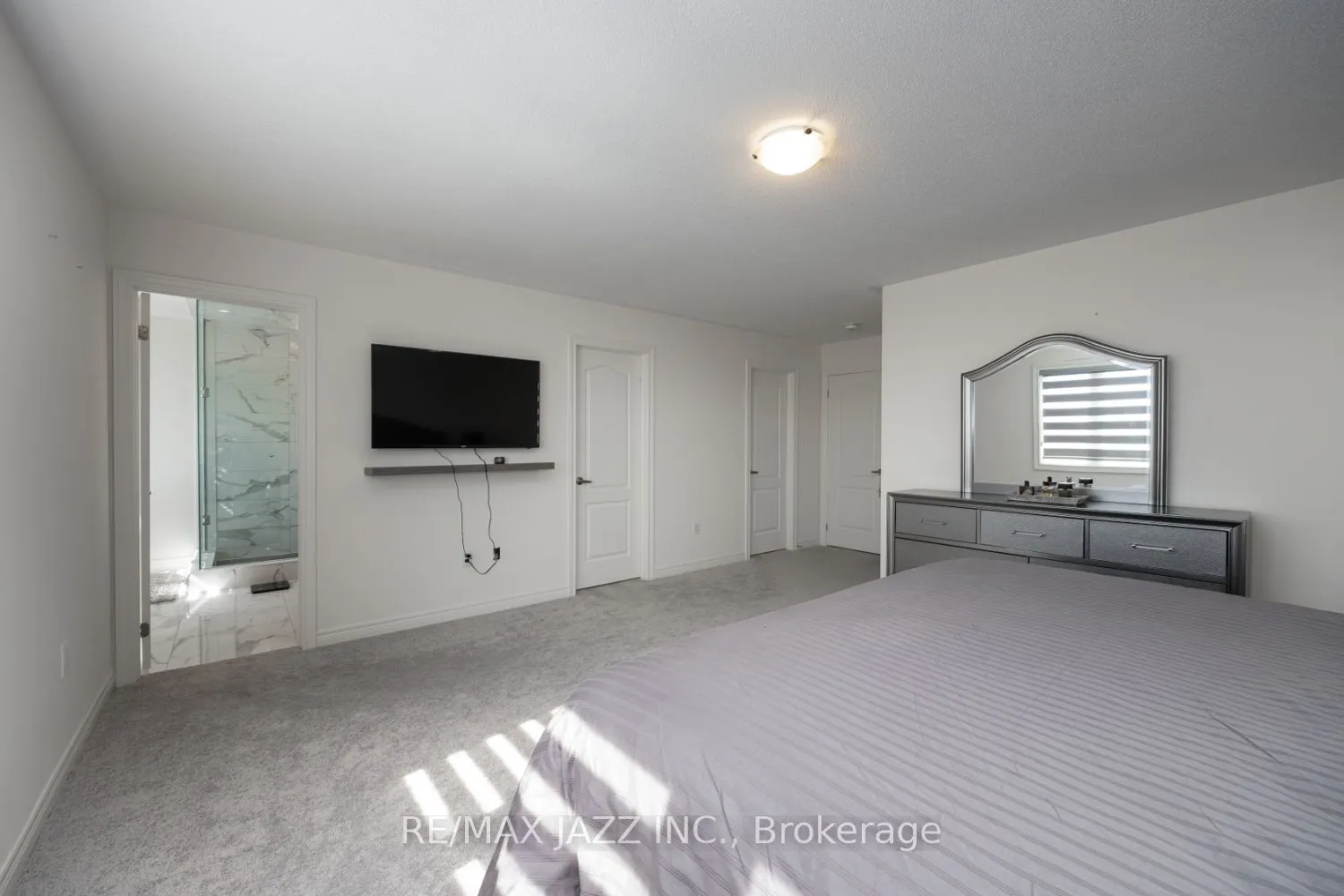 131 Courtney Street #UPPER
