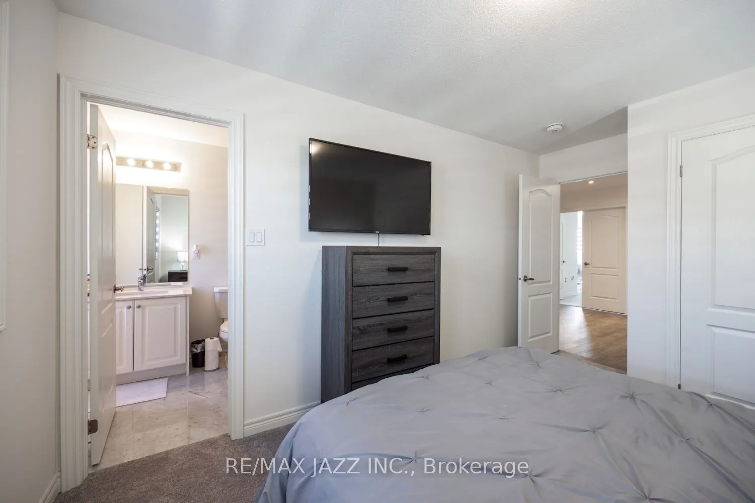 131 Courtney Street #UPPER