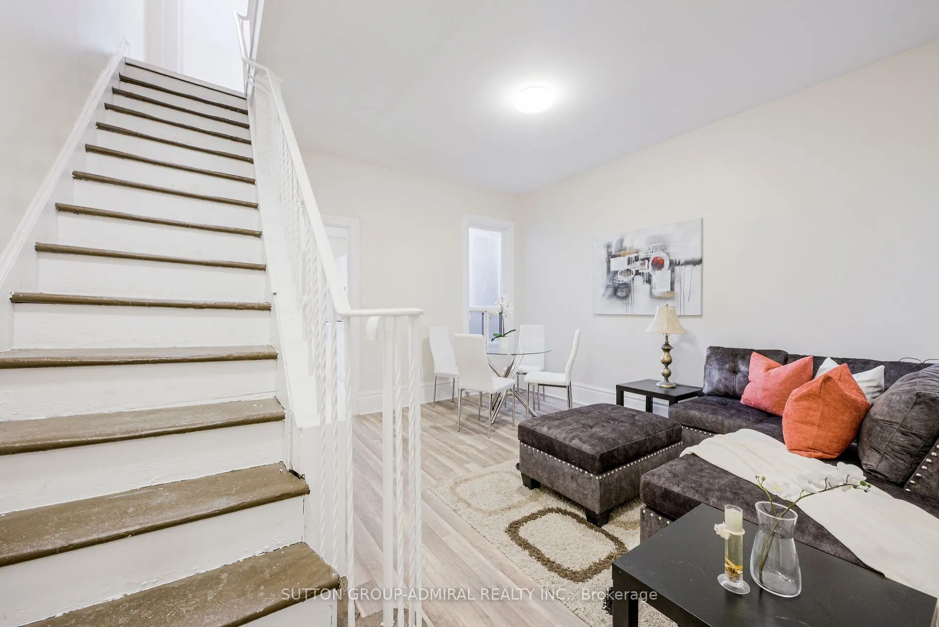 1934 Queen Street E #Upper