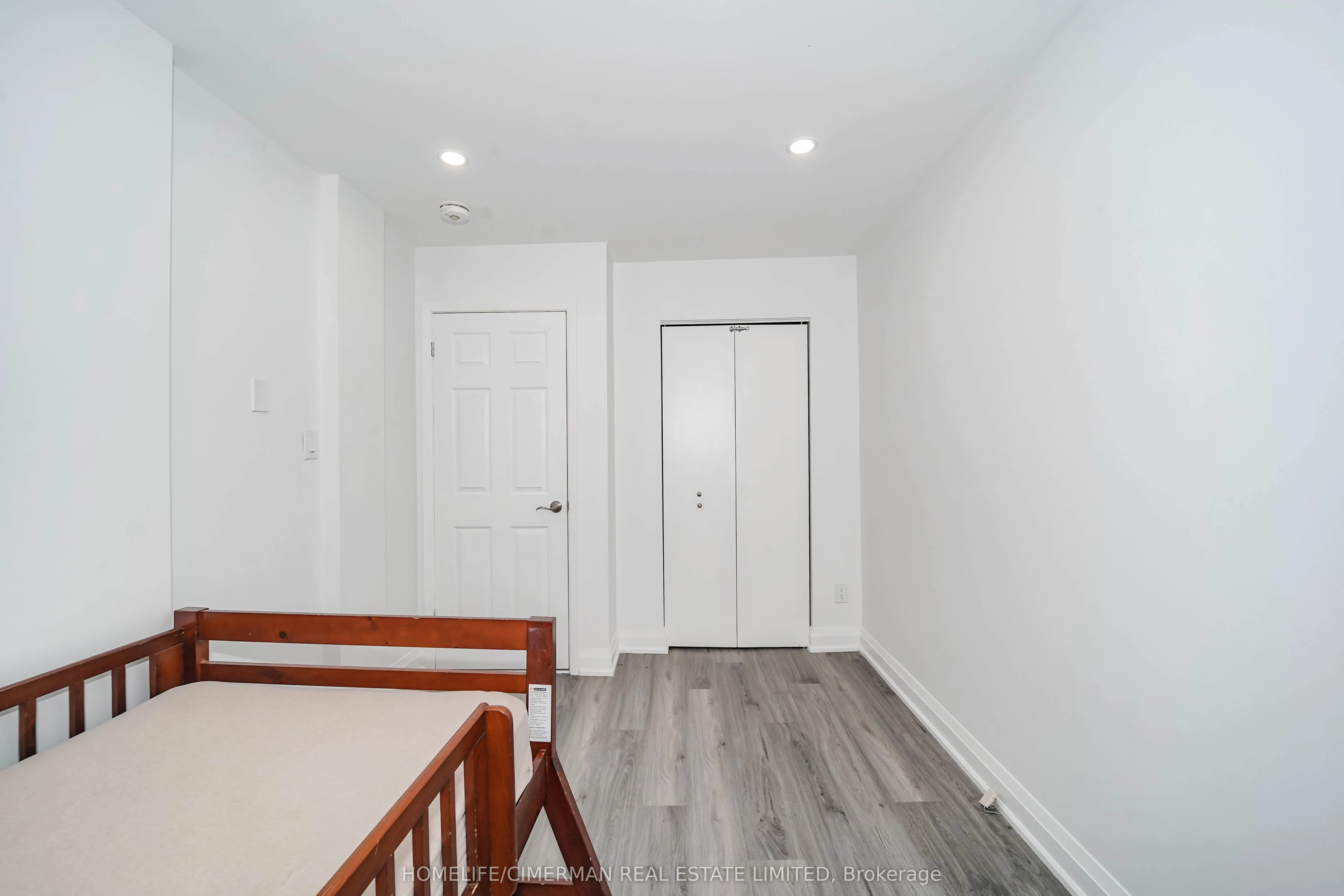 20 Lawrence Crescent