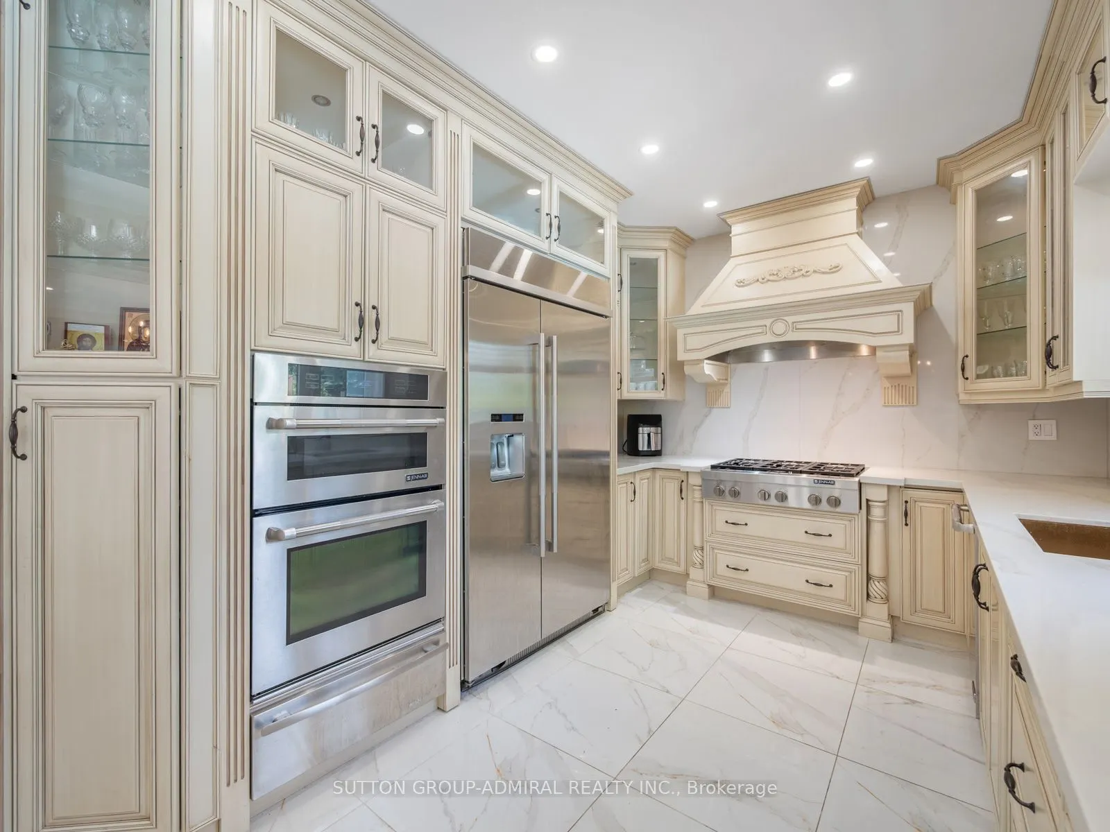 18 Thatcher Avenue
