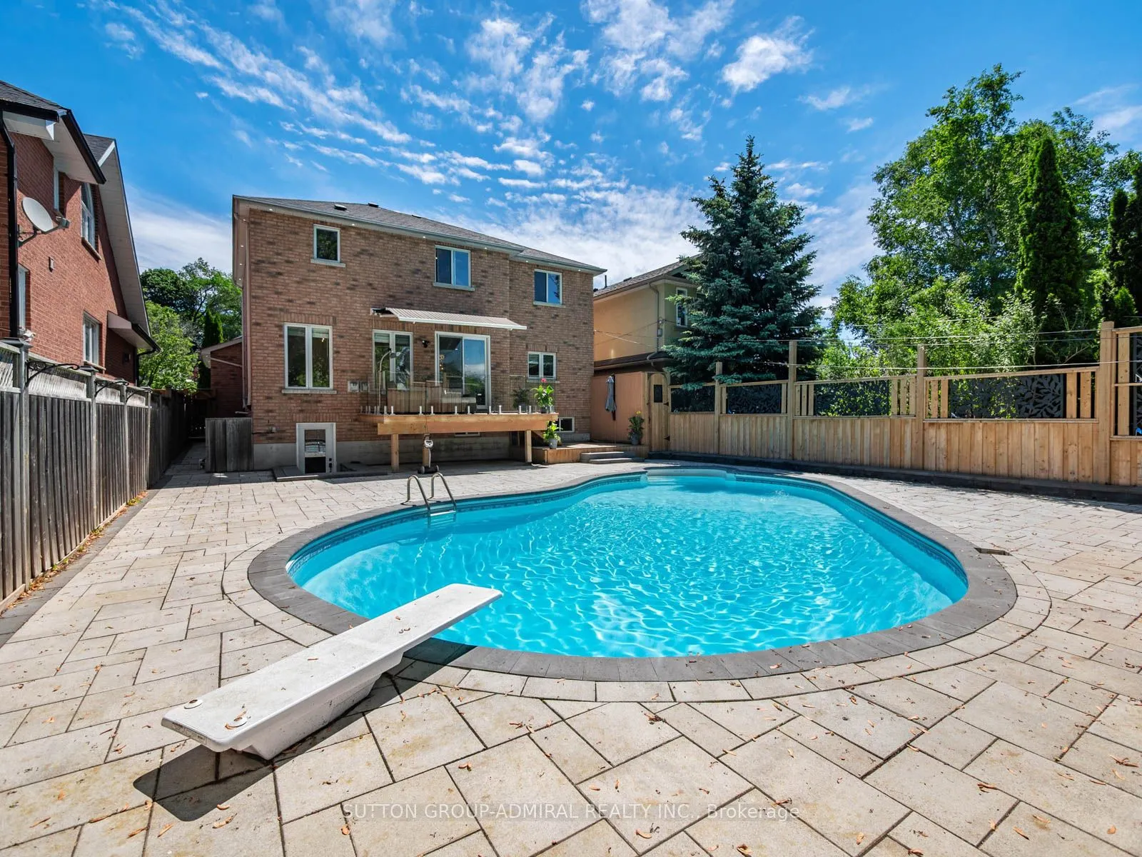 18 Thatcher Avenue
