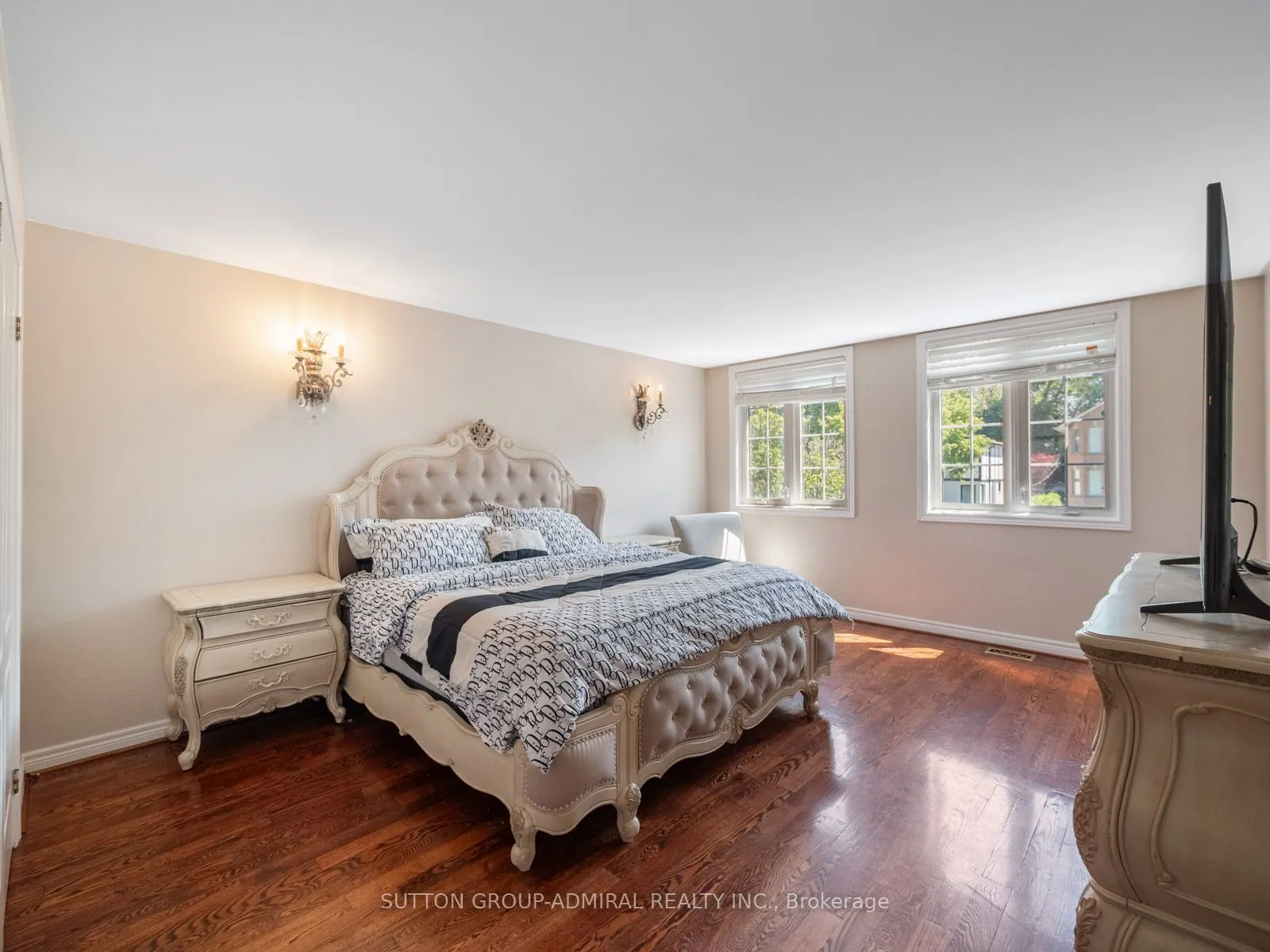 18 Thatcher Avenue