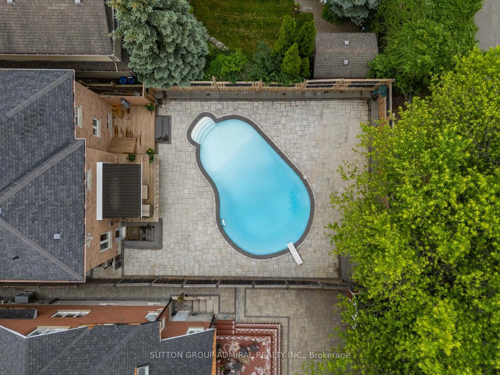 18 Thatcher Avenue