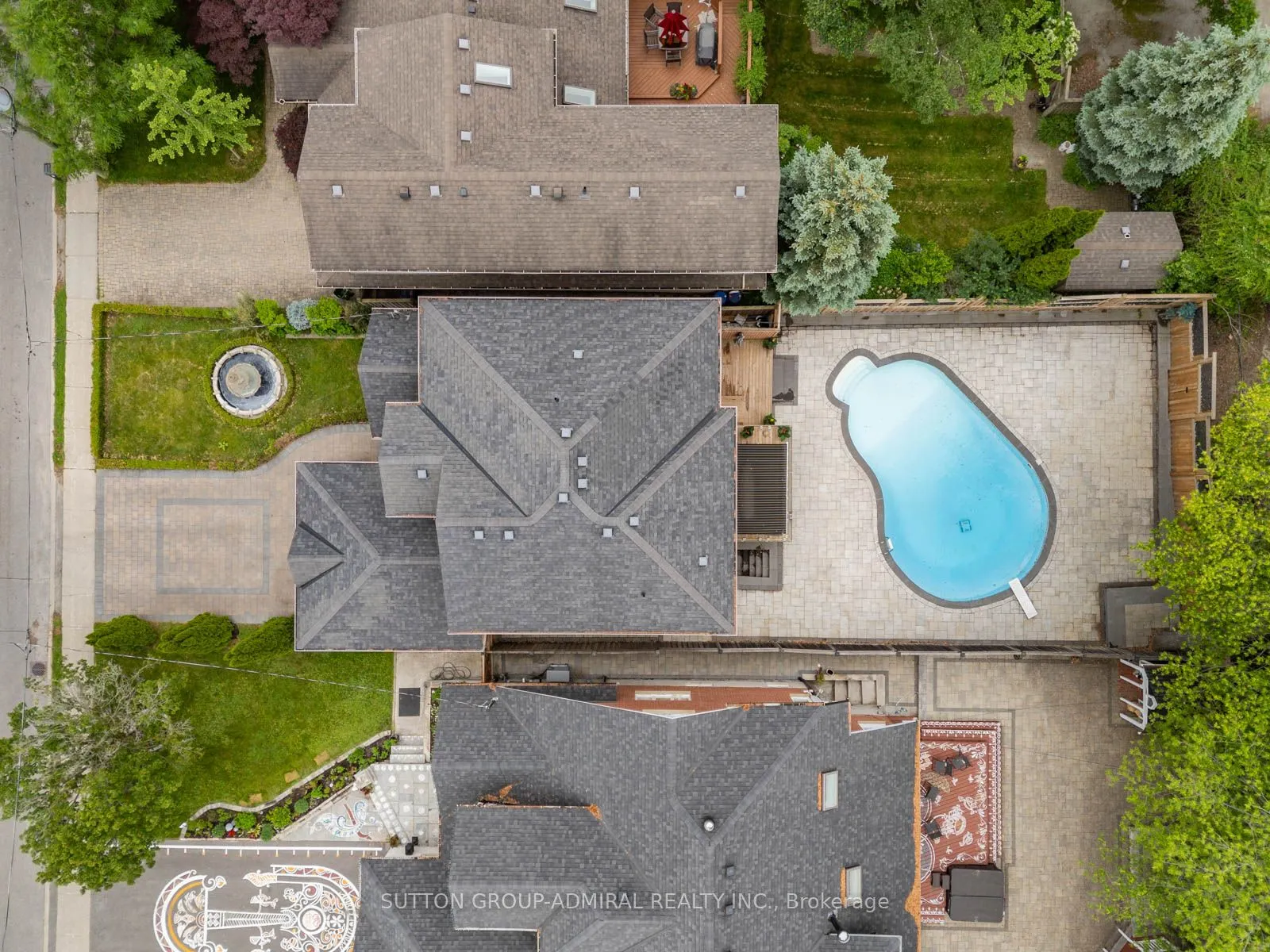 18 Thatcher Avenue
