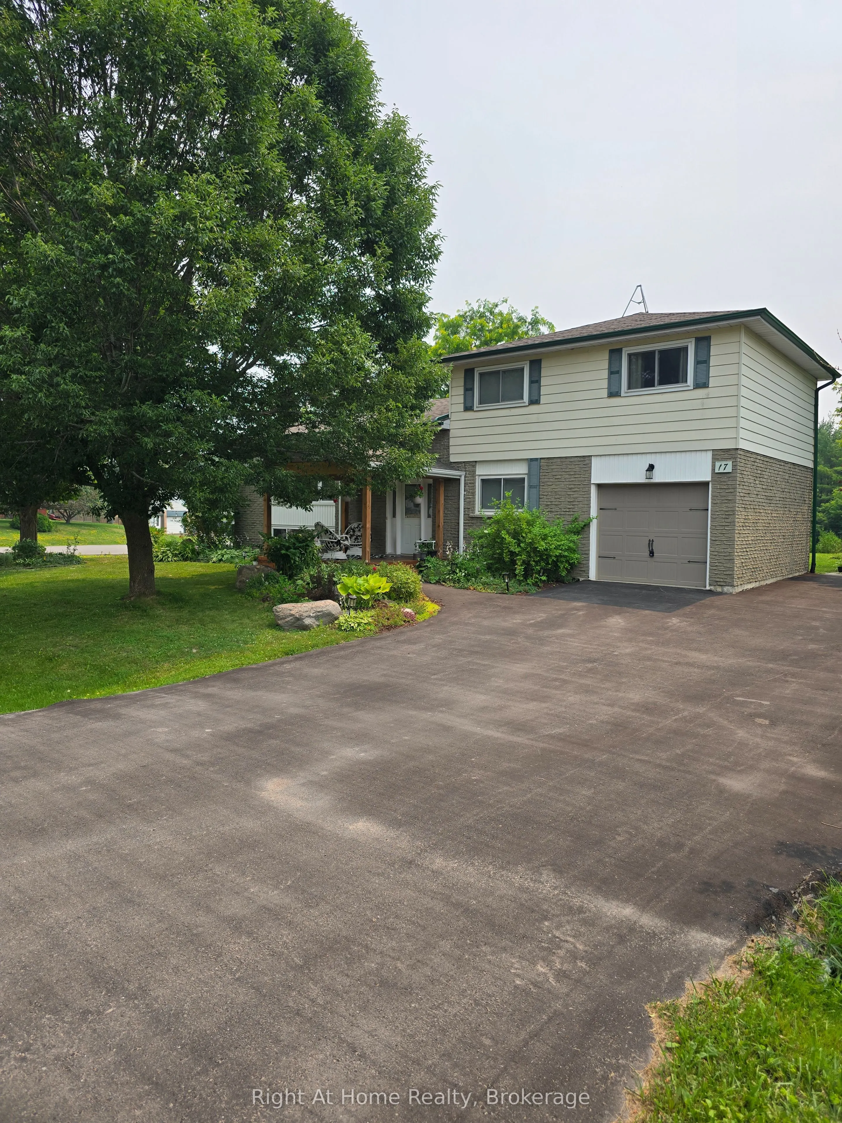 17 Crestview Avenue