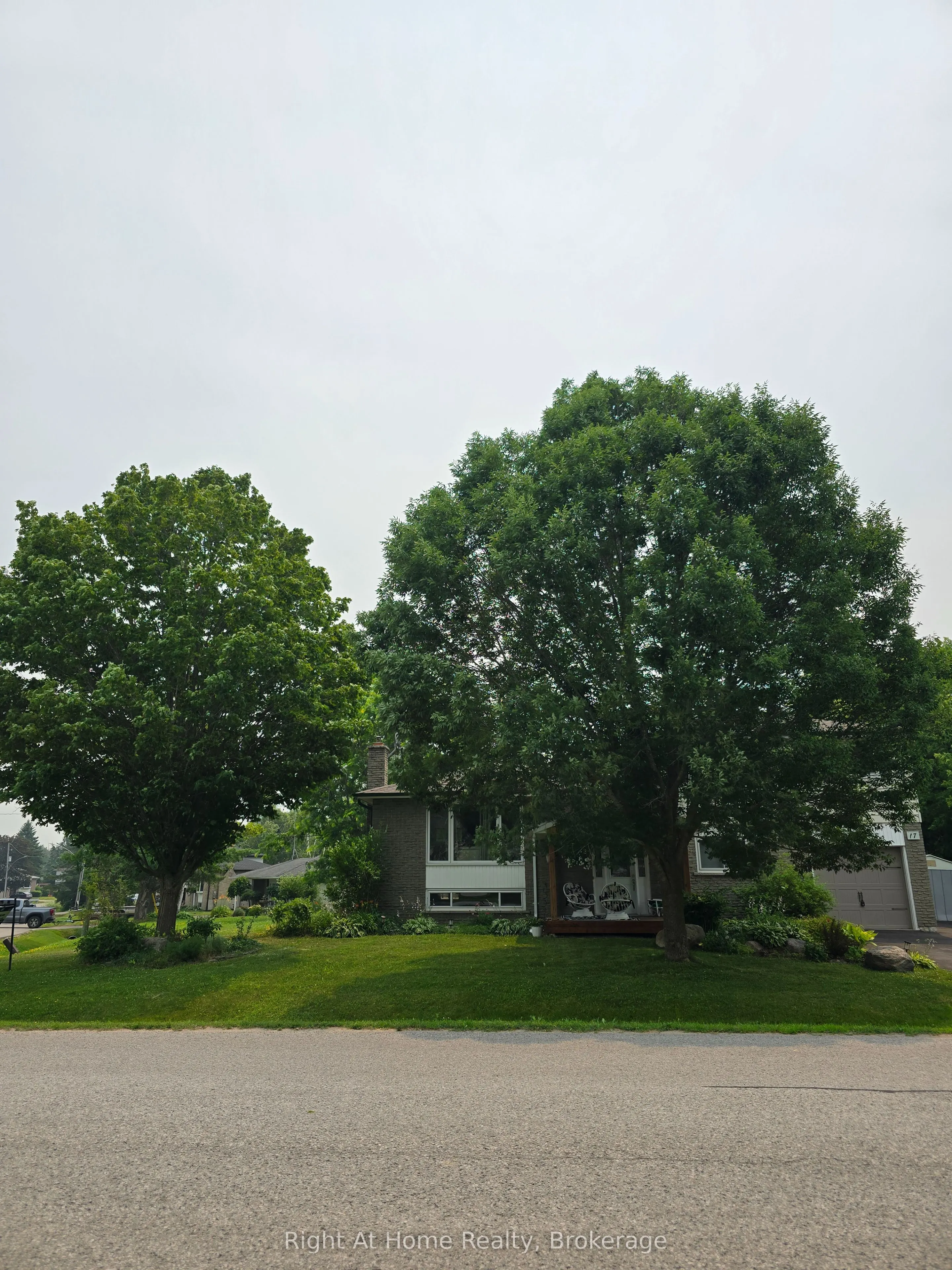 17 Crestview Avenue