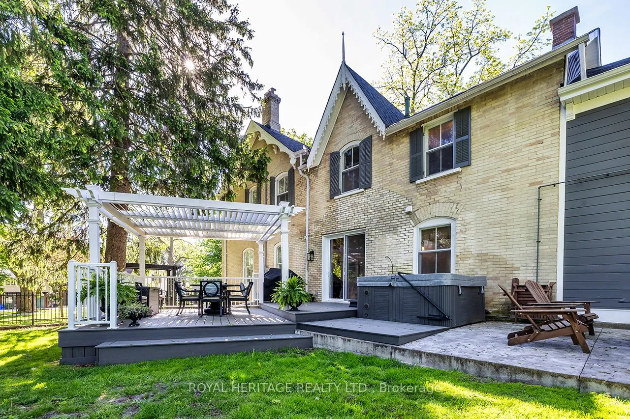 220 Cochrane Street