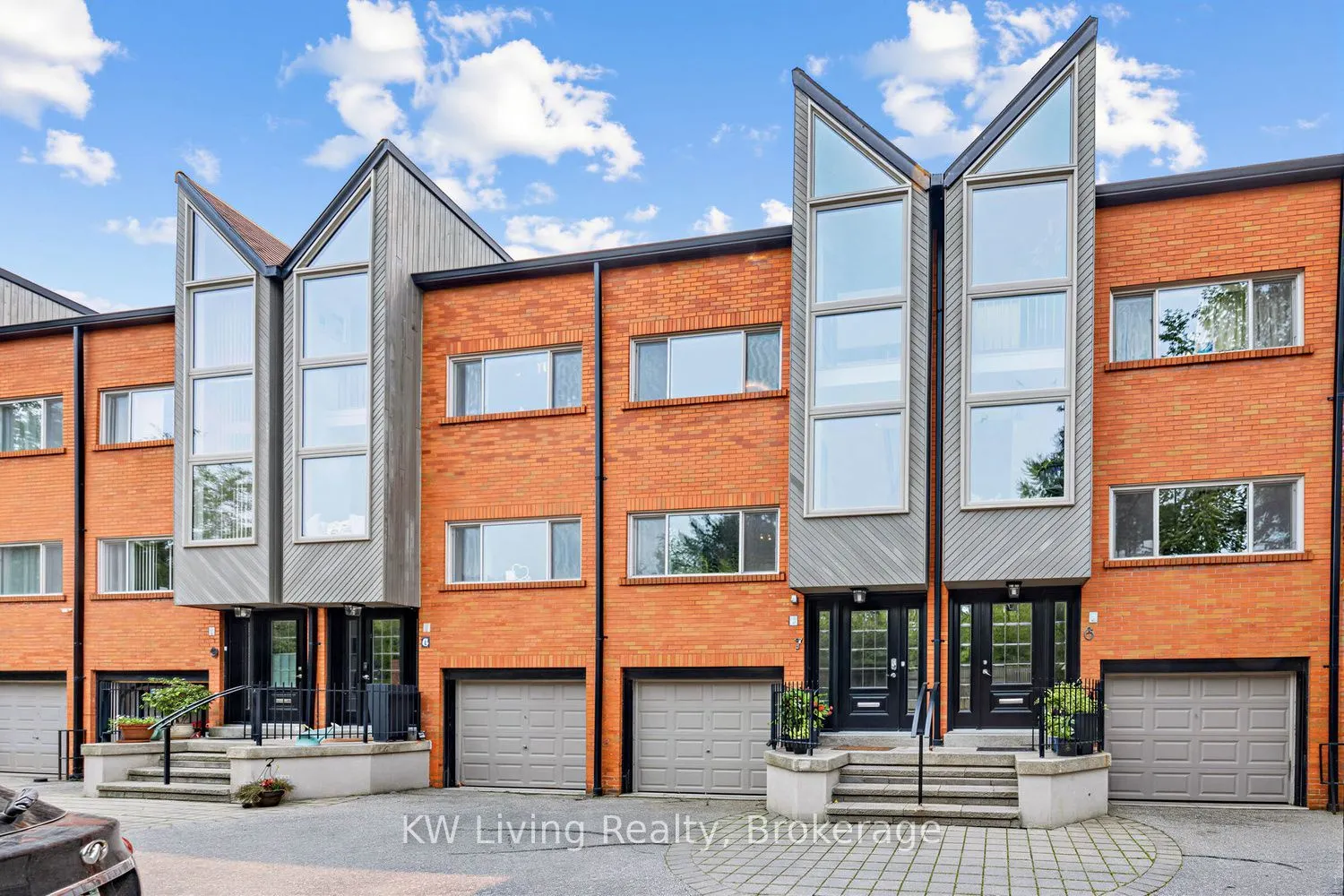 155 Woodbine Avenue #TH7