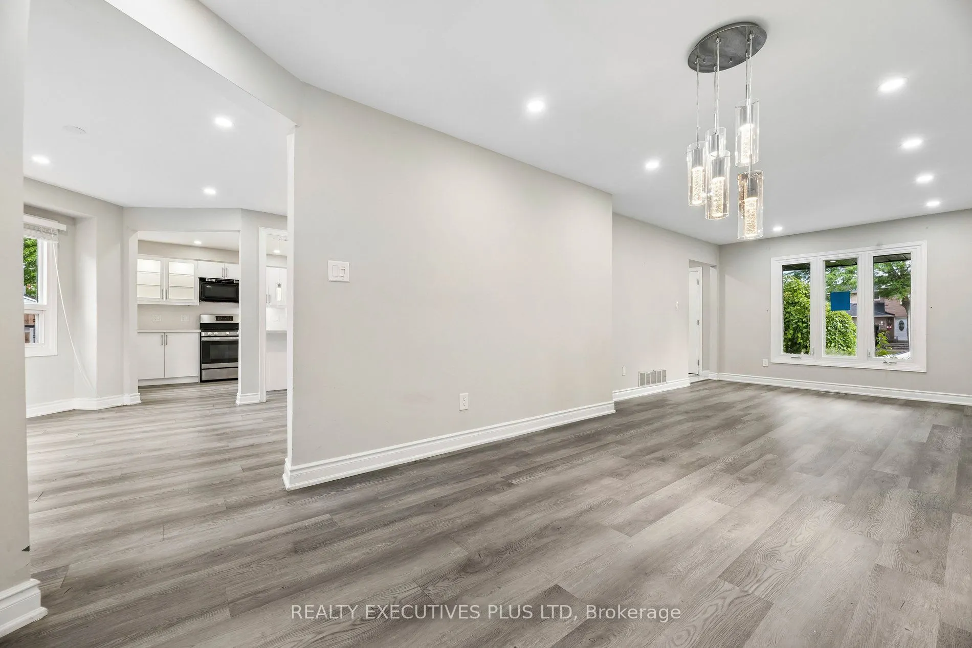 693 Barnes Crescent