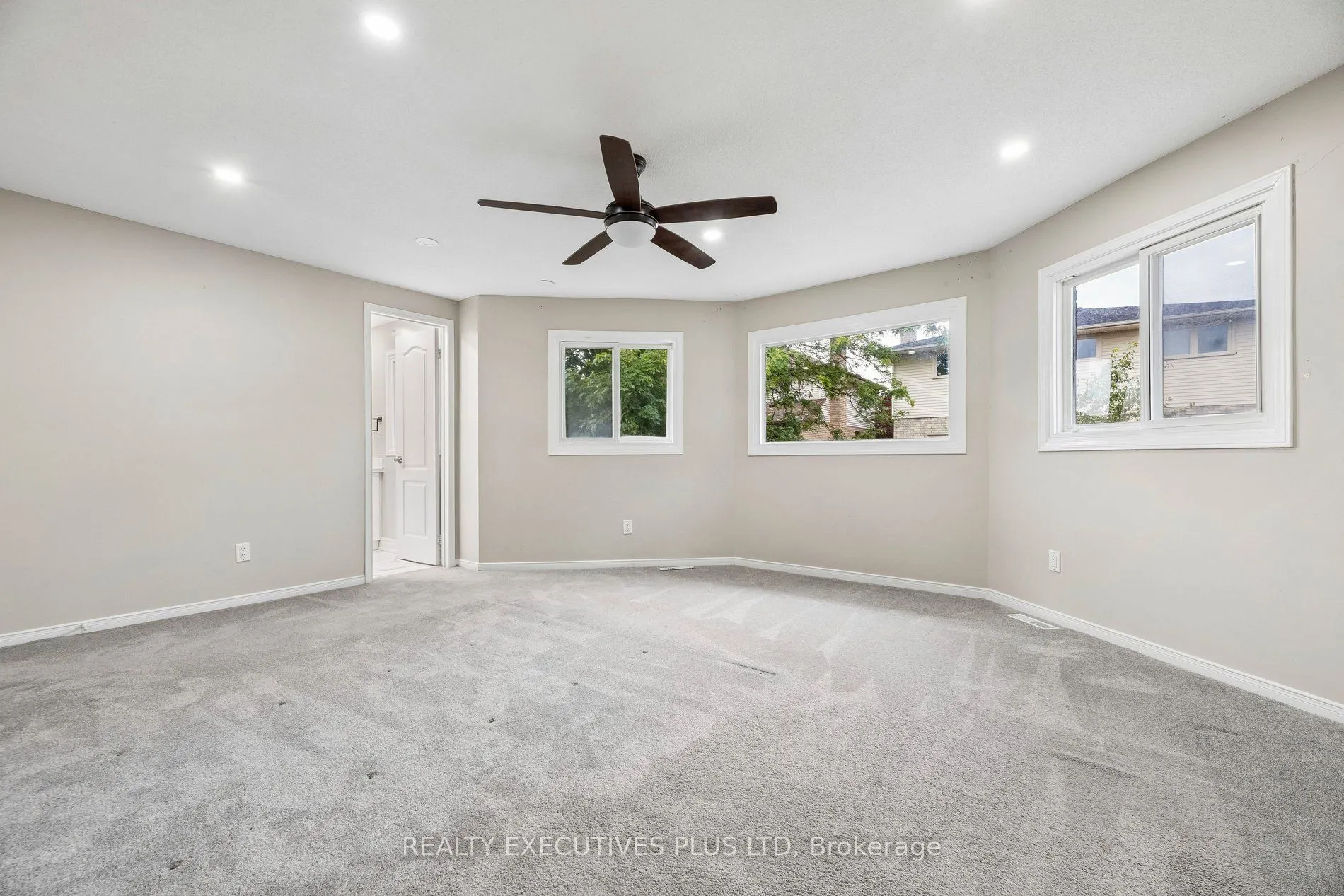 693 Barnes Crescent