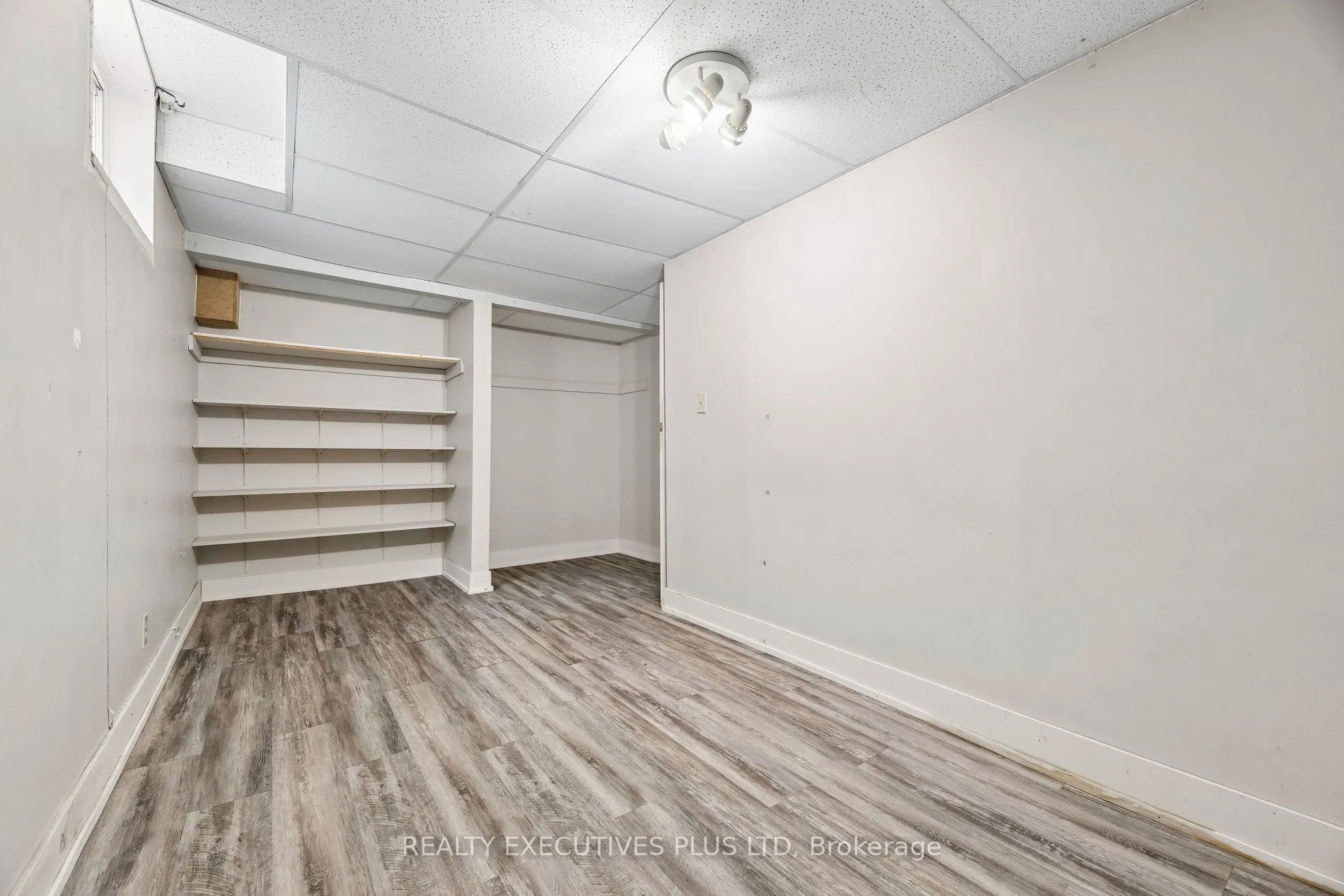 693 Barnes Crescent