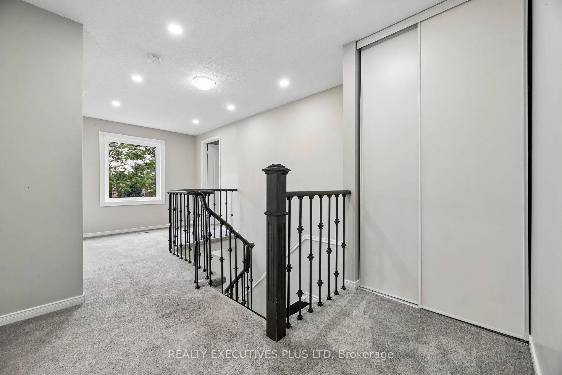 693 Barnes Crescent