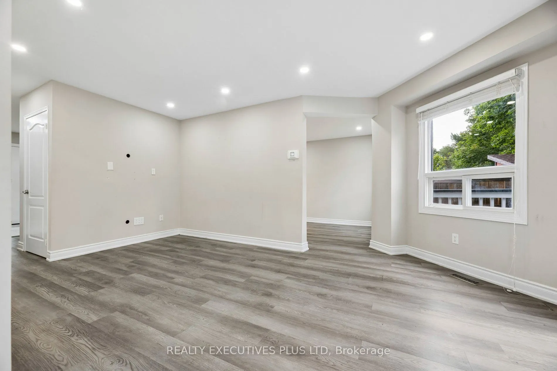 693 Barnes Crescent