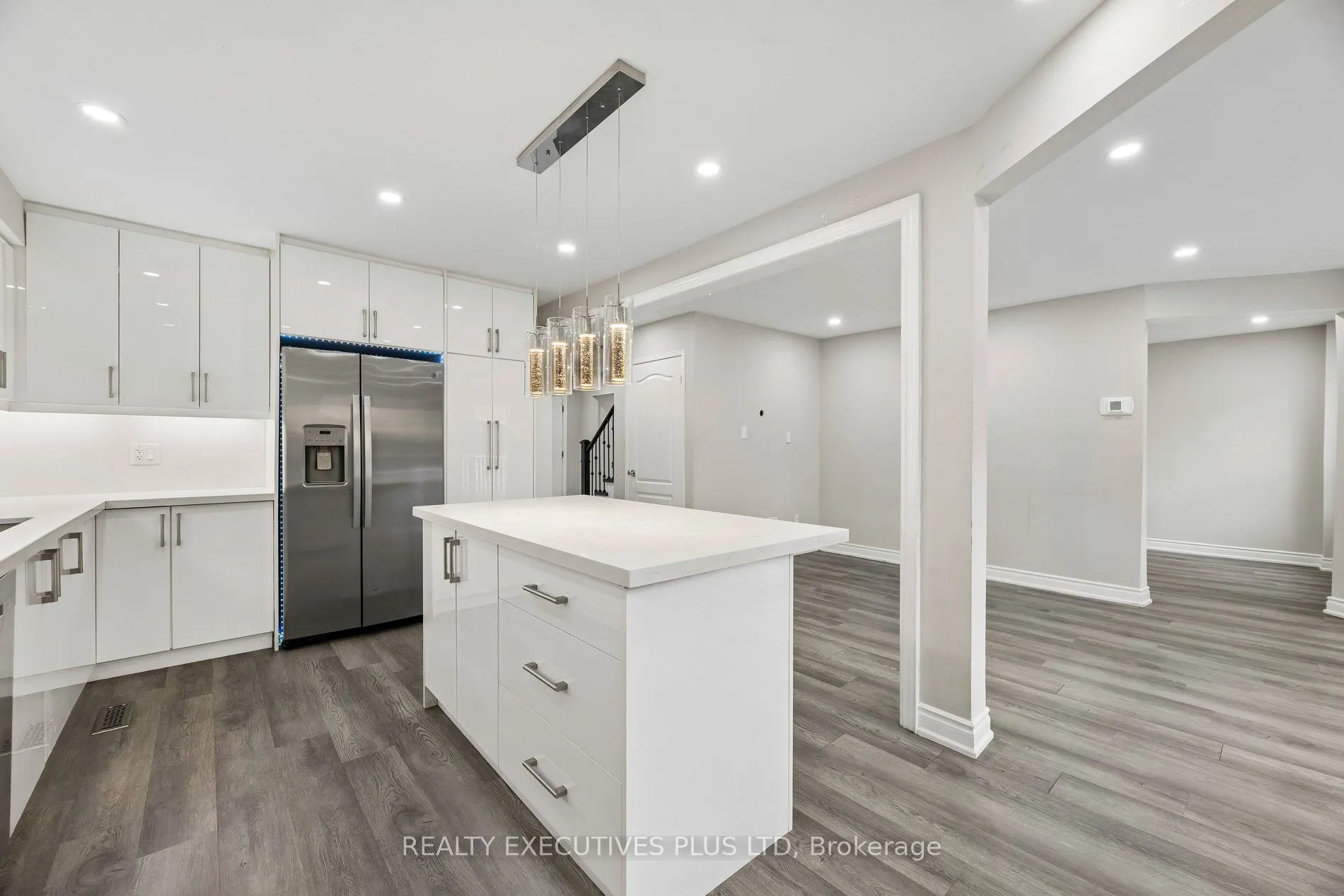 693 Barnes Crescent
