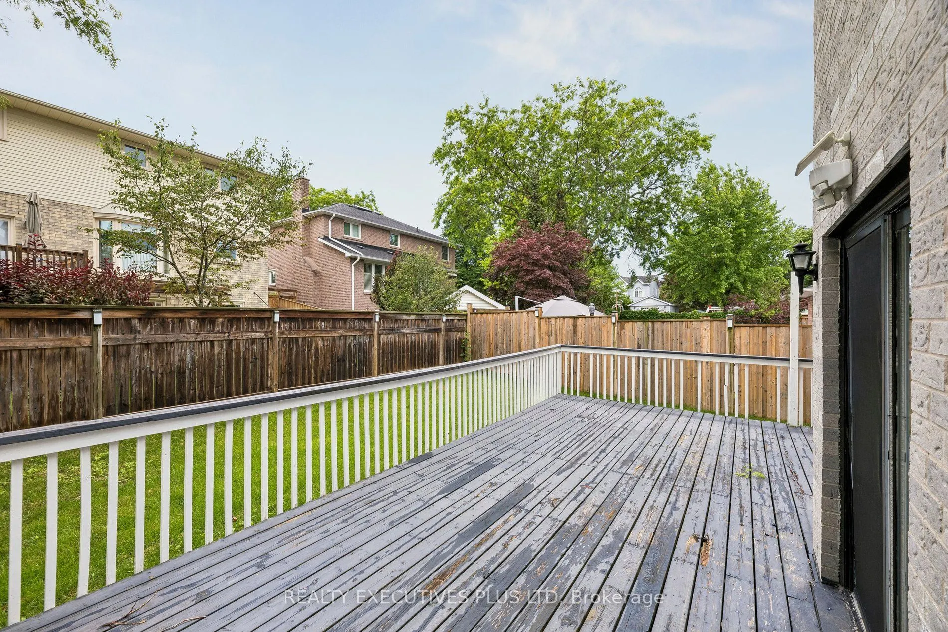 693 Barnes Crescent