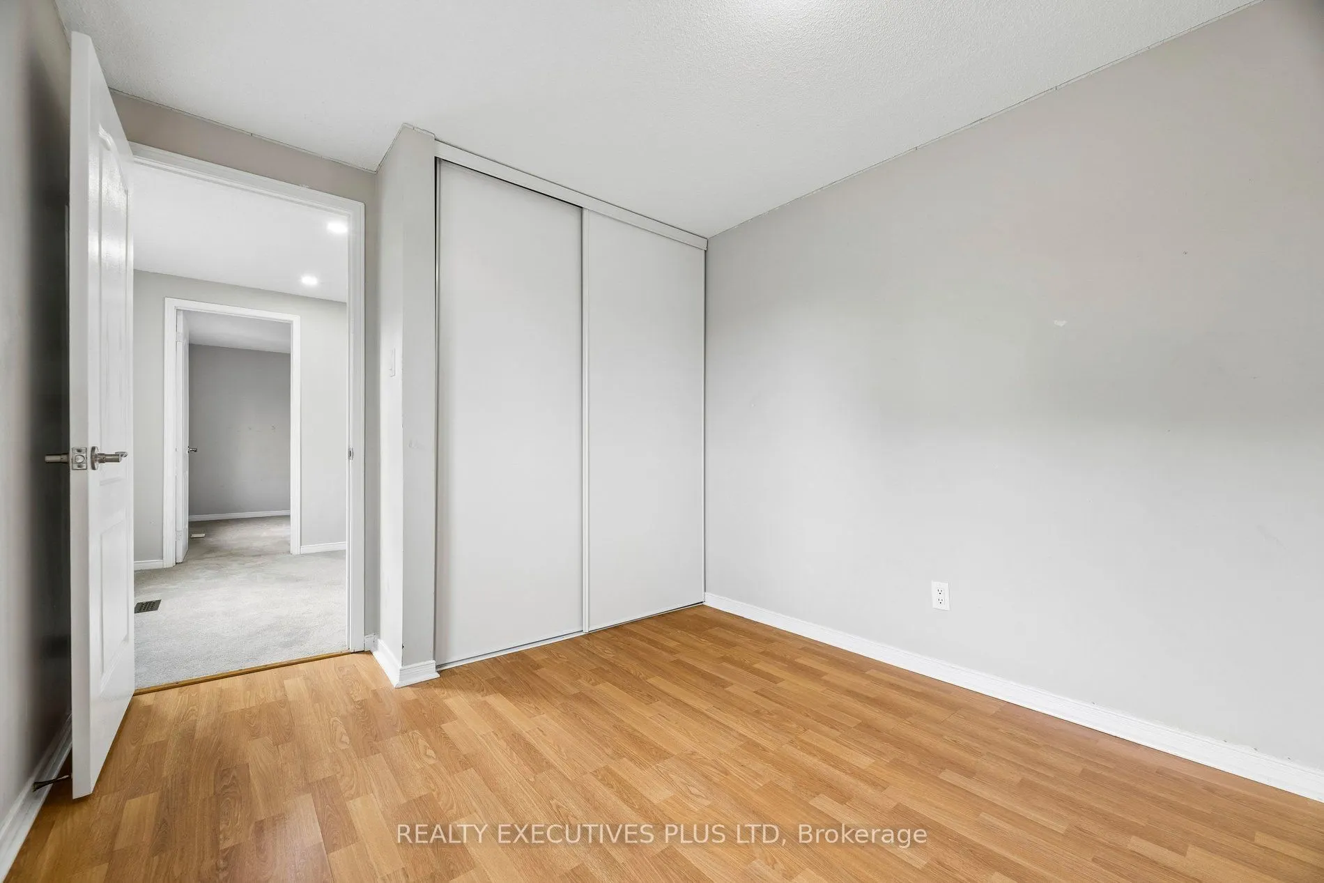 693 Barnes Crescent