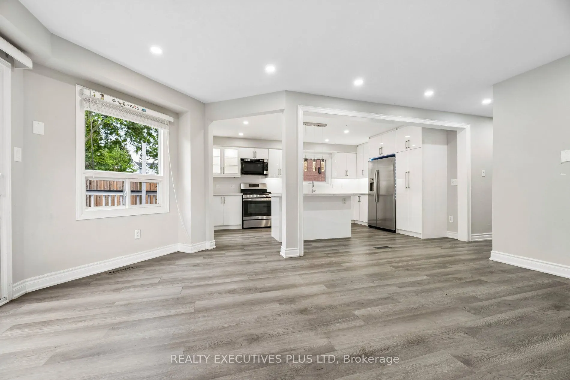 693 Barnes Crescent
