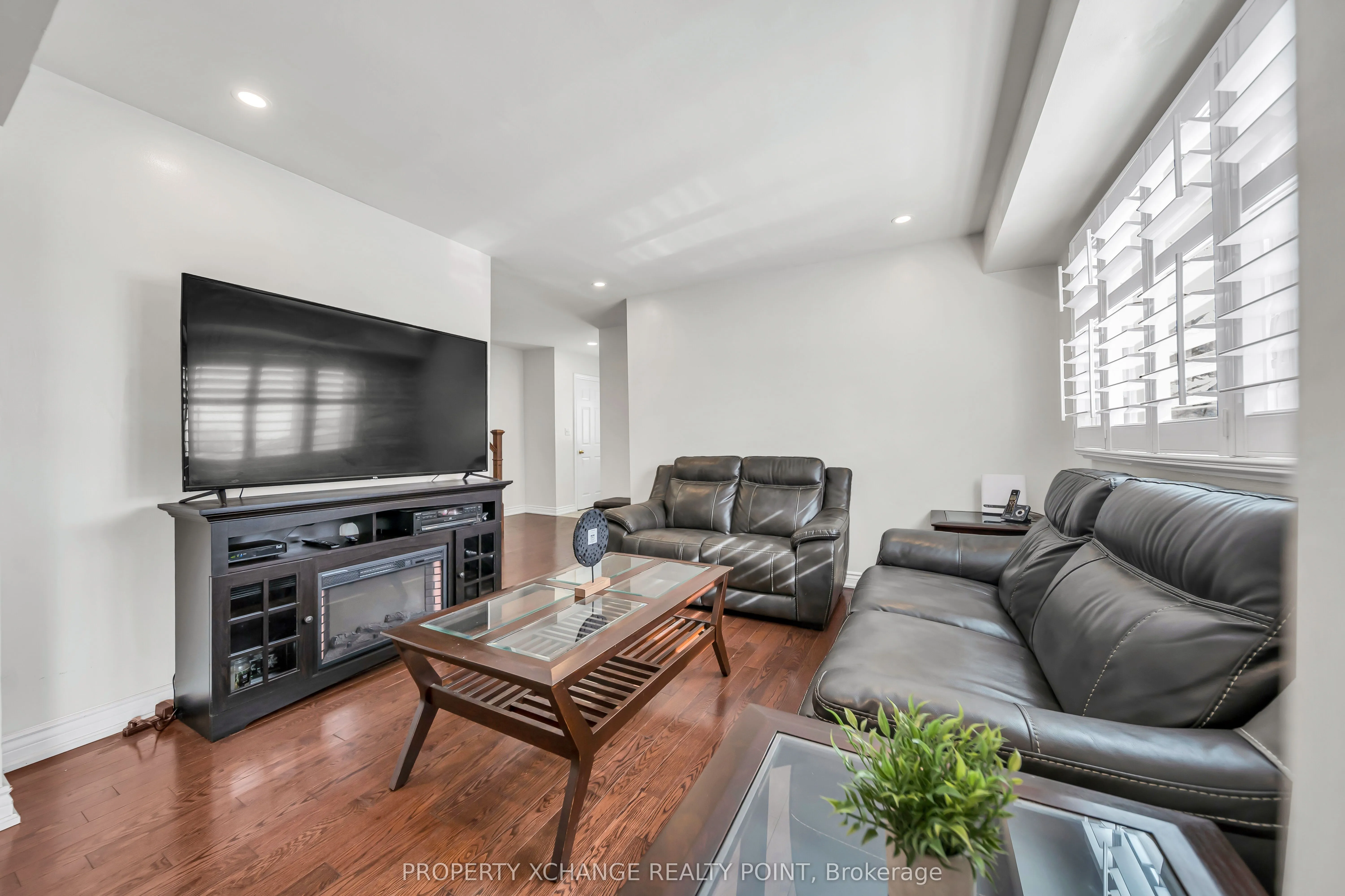 12 Waverly Street S