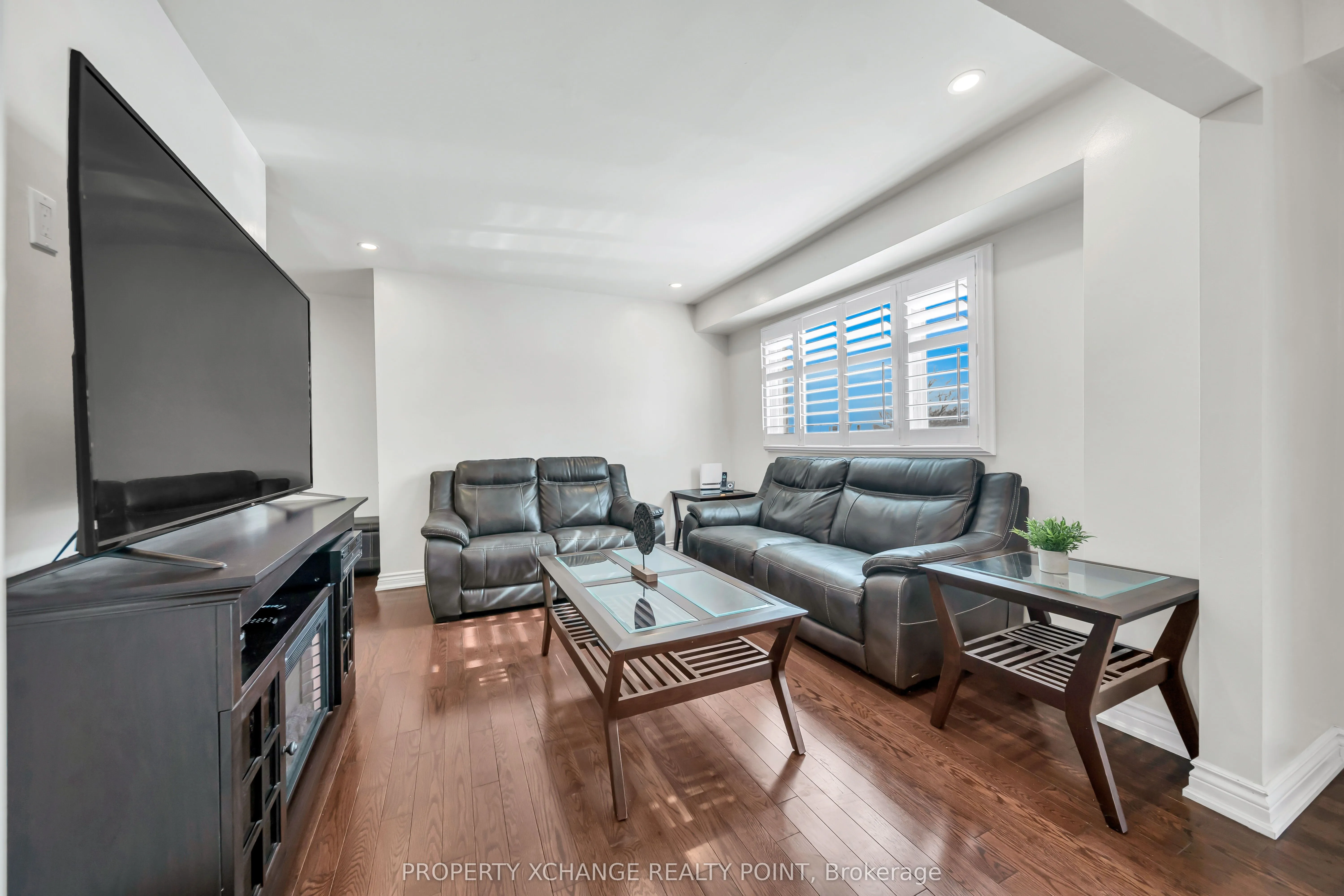 12 Waverly Street S