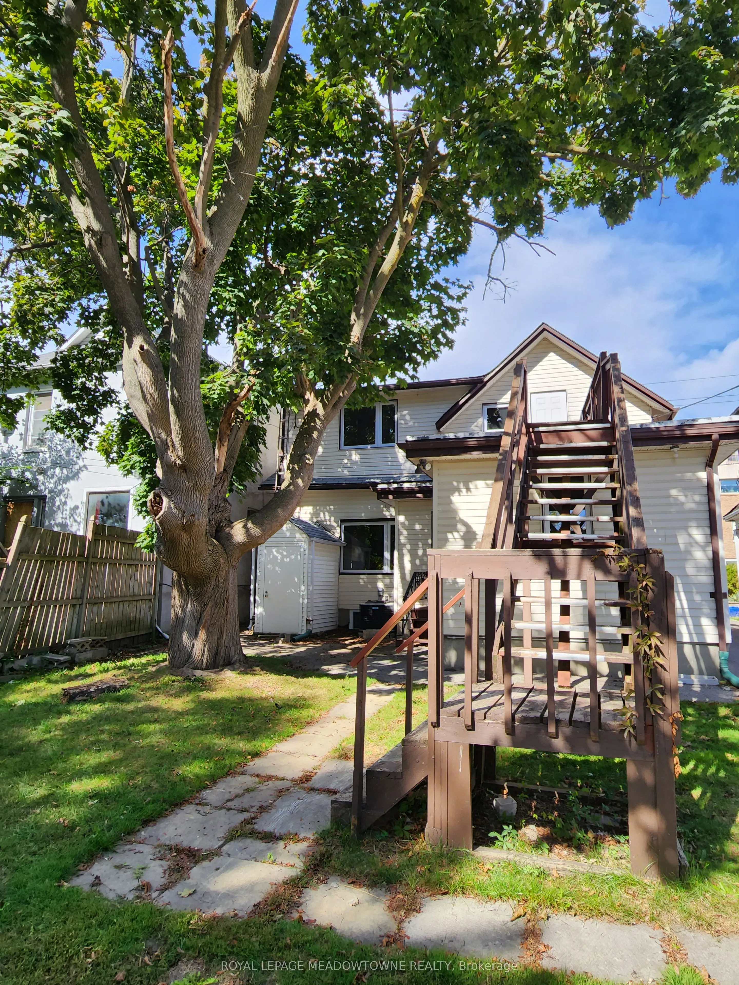 119 Colborne Street E