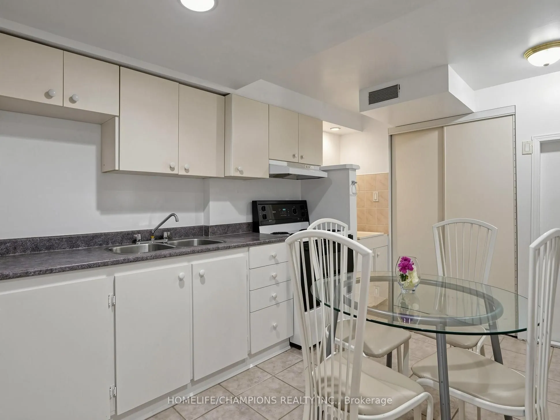 1622 Sandhurst Crescent