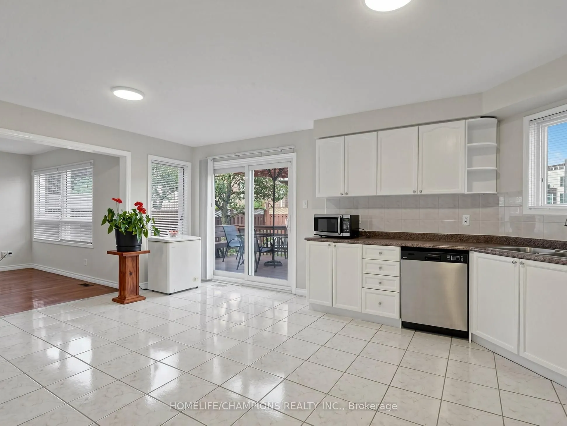 1622 Sandhurst Crescent