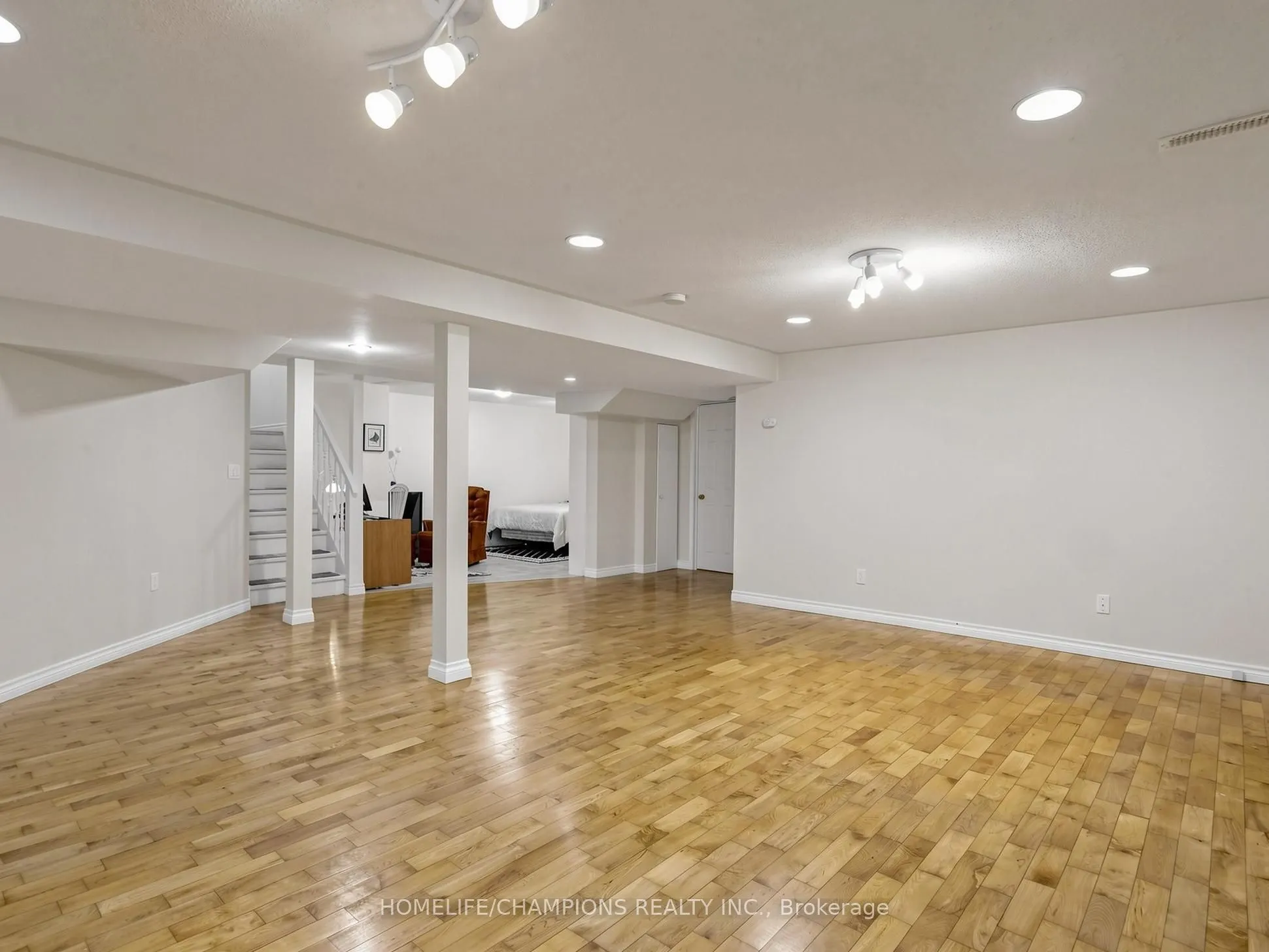 1622 Sandhurst Crescent