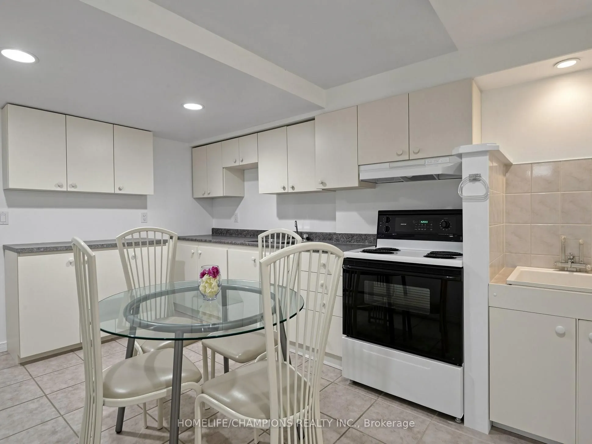 1622 Sandhurst Crescent