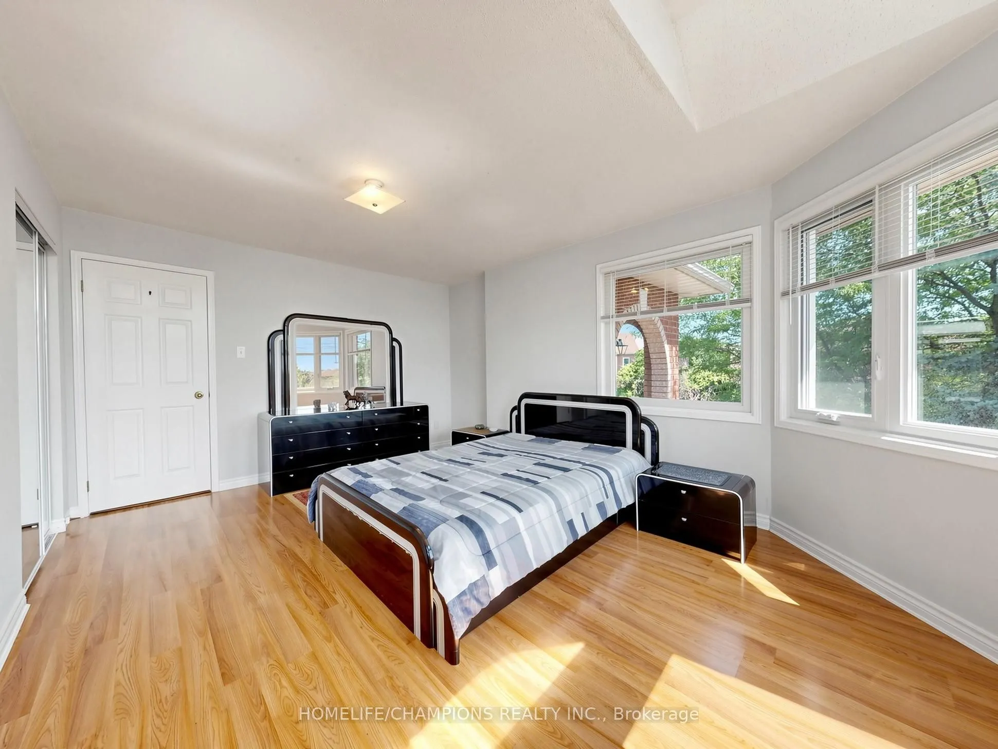 1622 Sandhurst Crescent