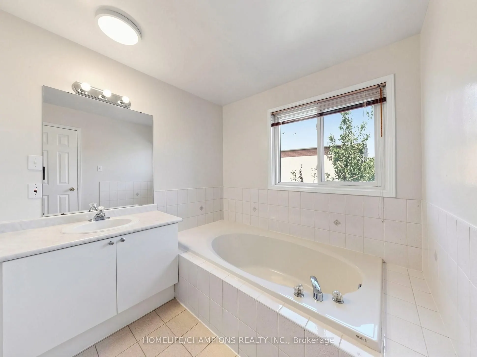 1622 Sandhurst Crescent