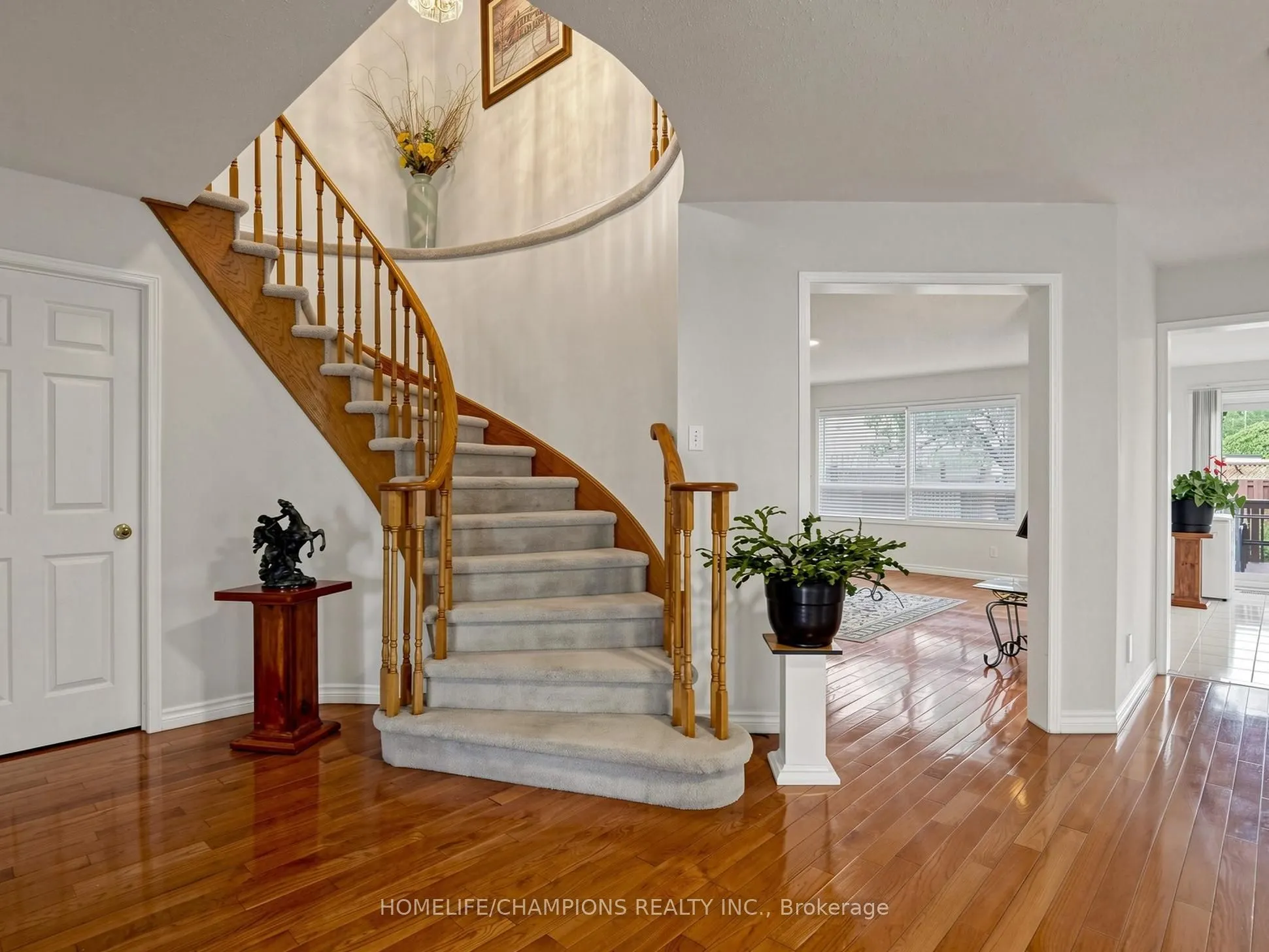 1622 Sandhurst Crescent