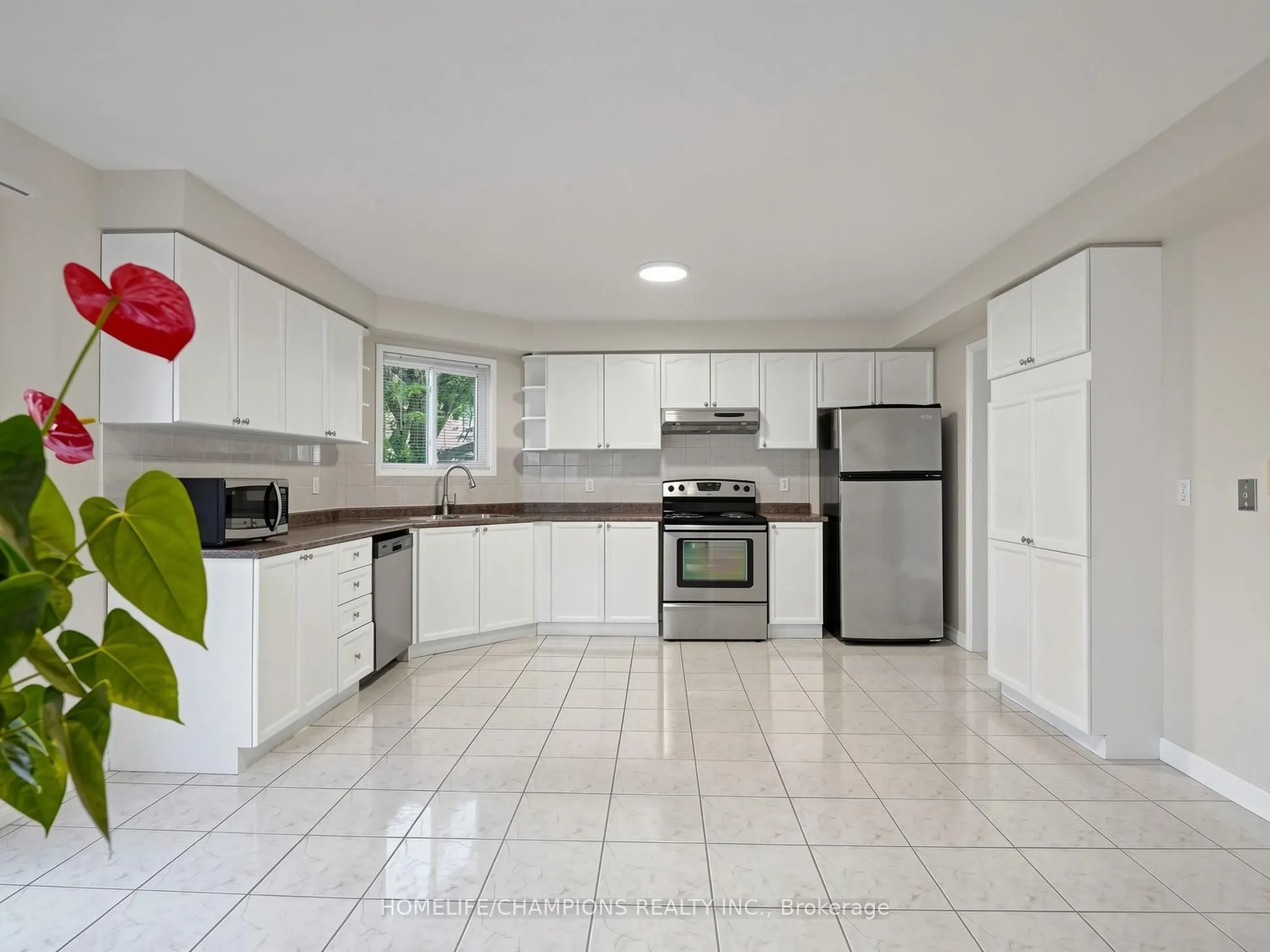 1622 Sandhurst Crescent