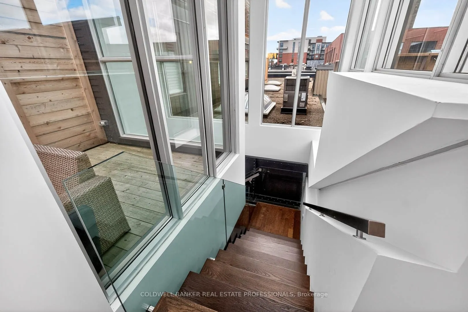 326 Carlaw Avenue #127